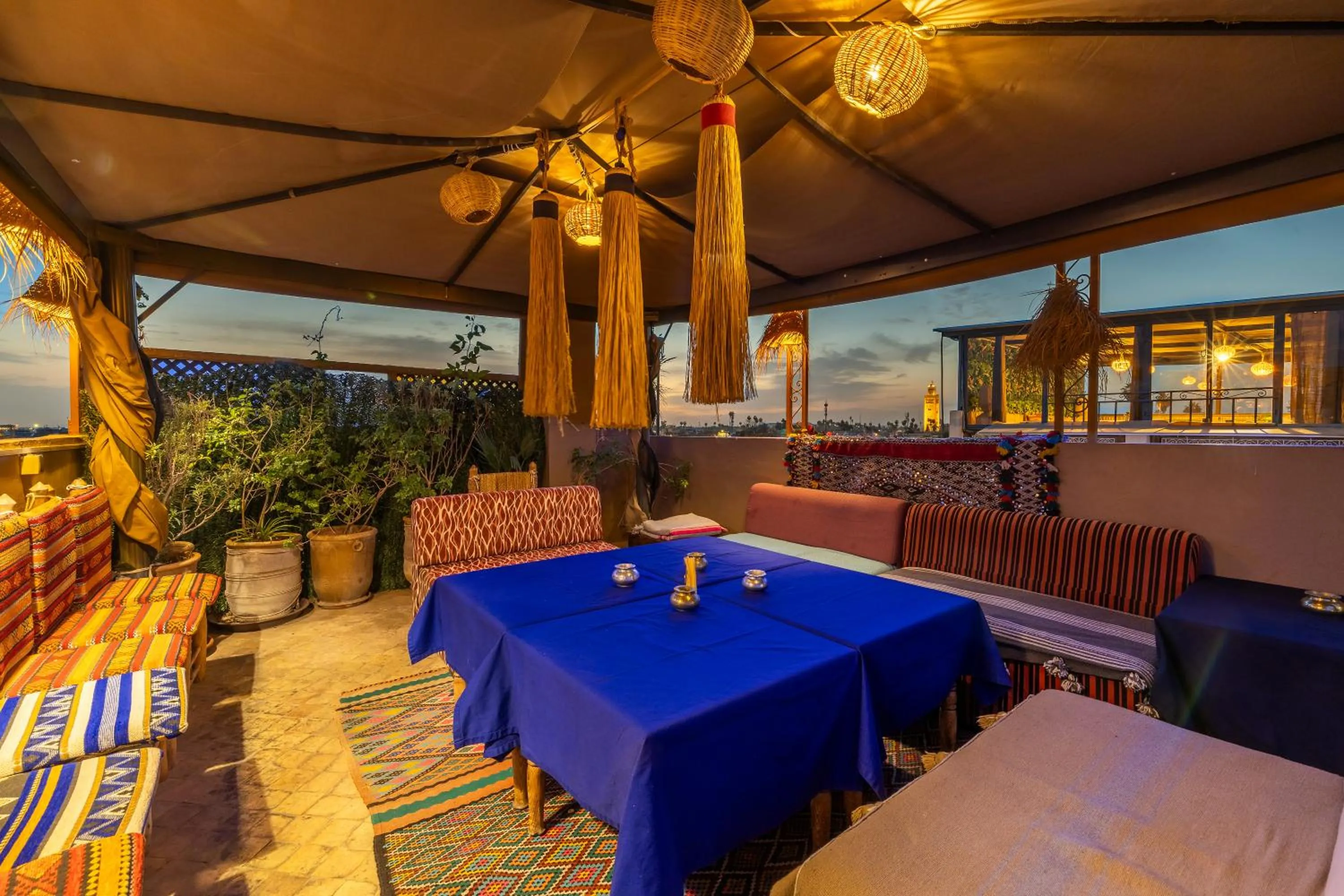 Restaurant/places to eat in Riad Luzia