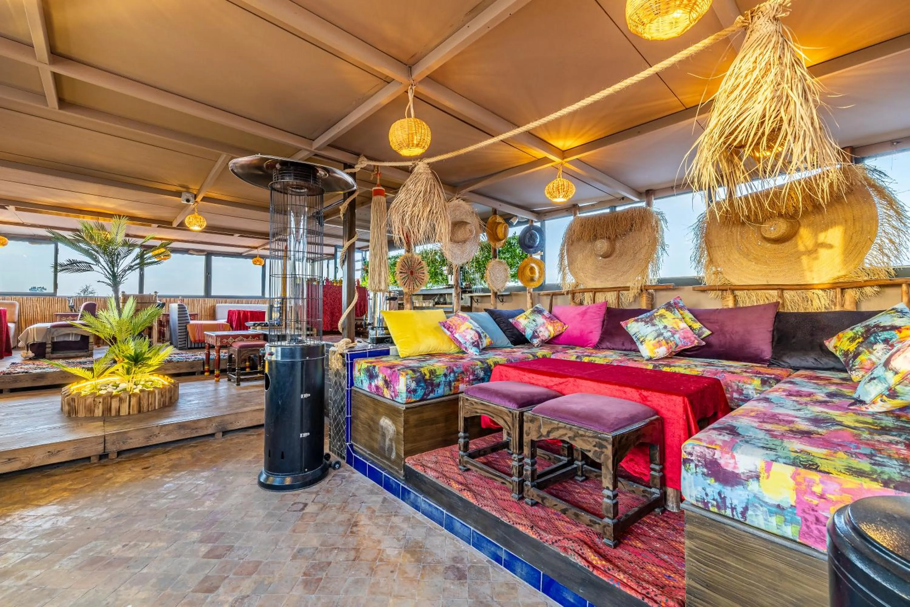 Restaurant/places to eat in Riad Luzia