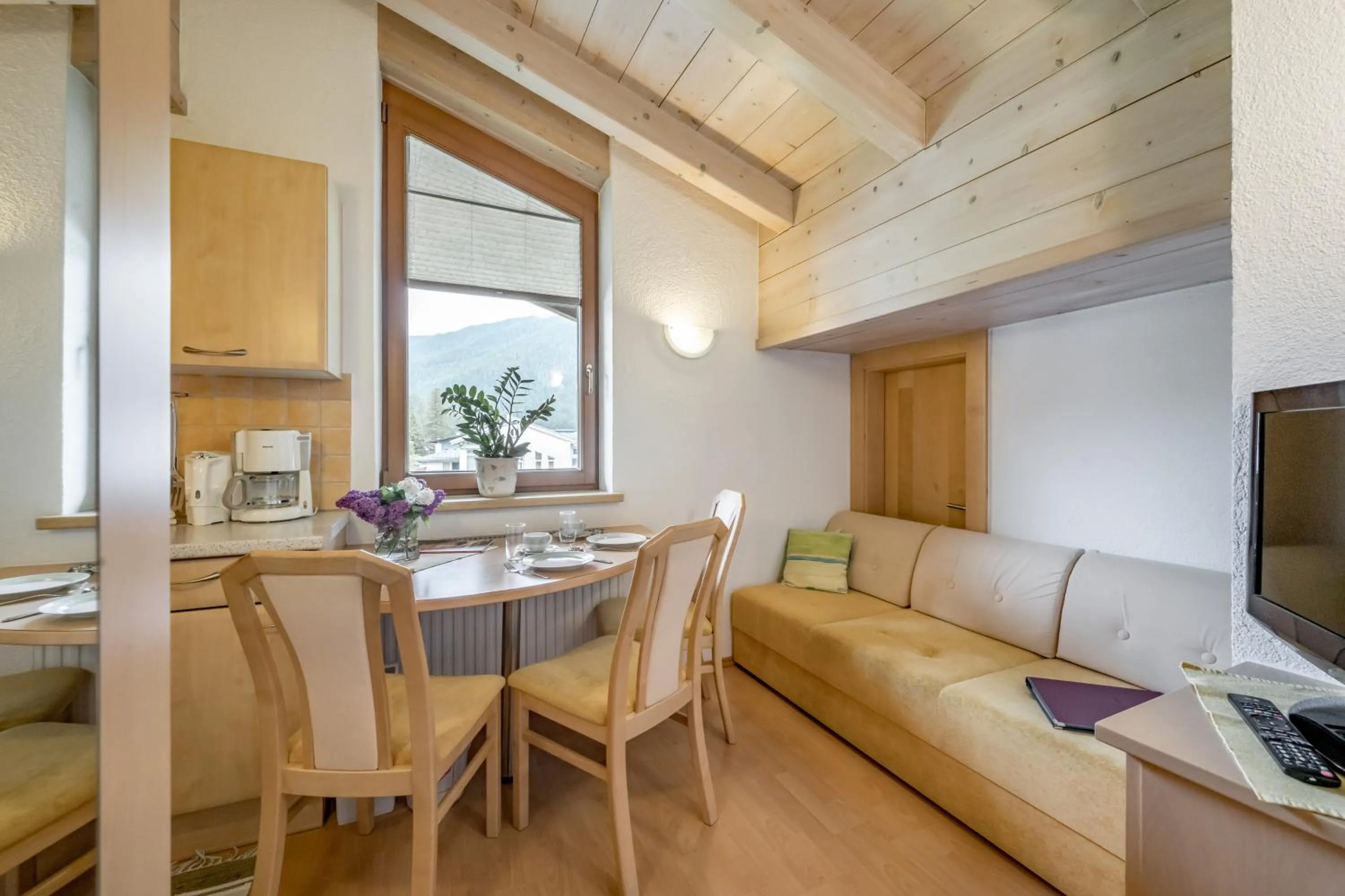 Kitchen or kitchenette in Hotel Bergwelt