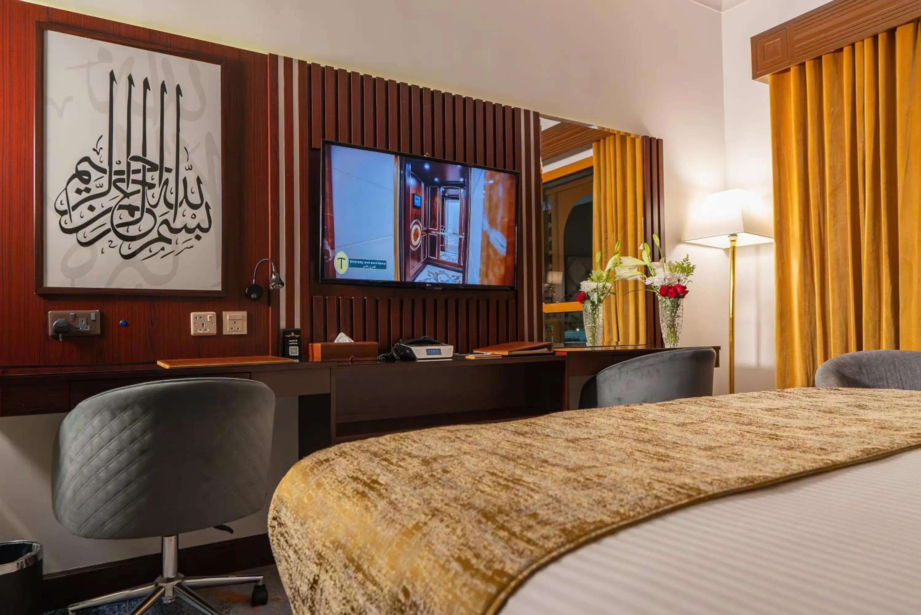 Deluxe King Room City View in Dar Al Taqwa Hotel Deluxe King Room City View in Dar Al Taqwa Hotel