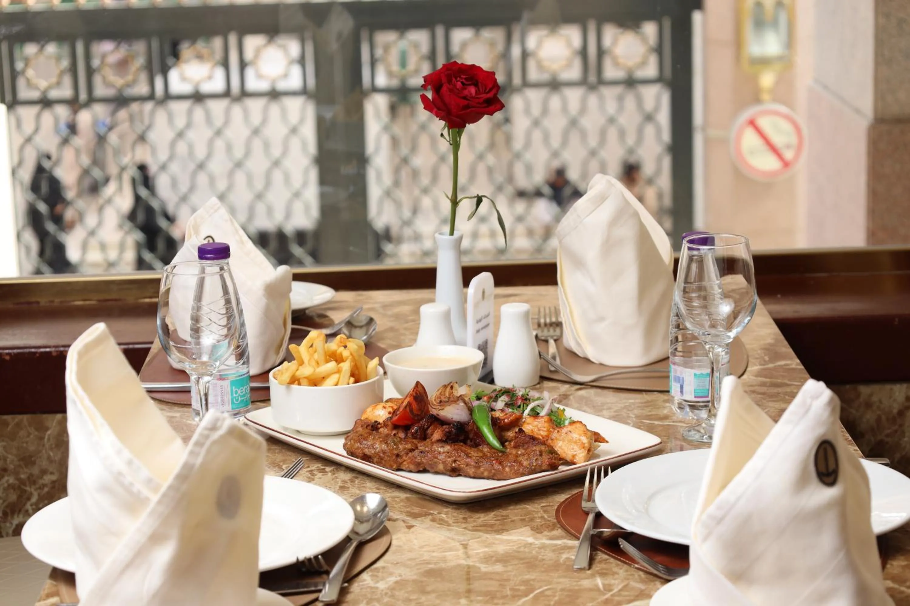 Restaurant/places to eat in Dar Al Taqwa Hotel