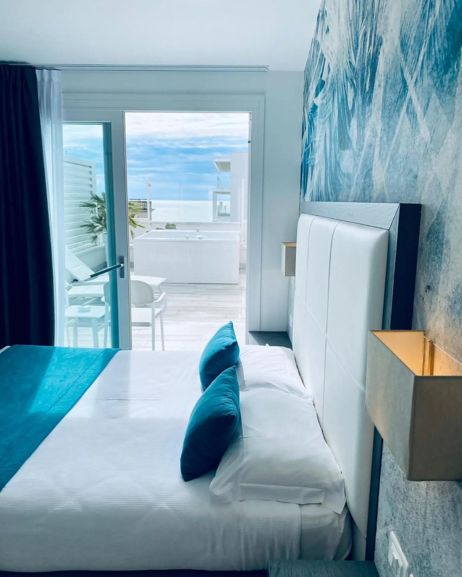 Hot Tub, Bed in Hotel Greif