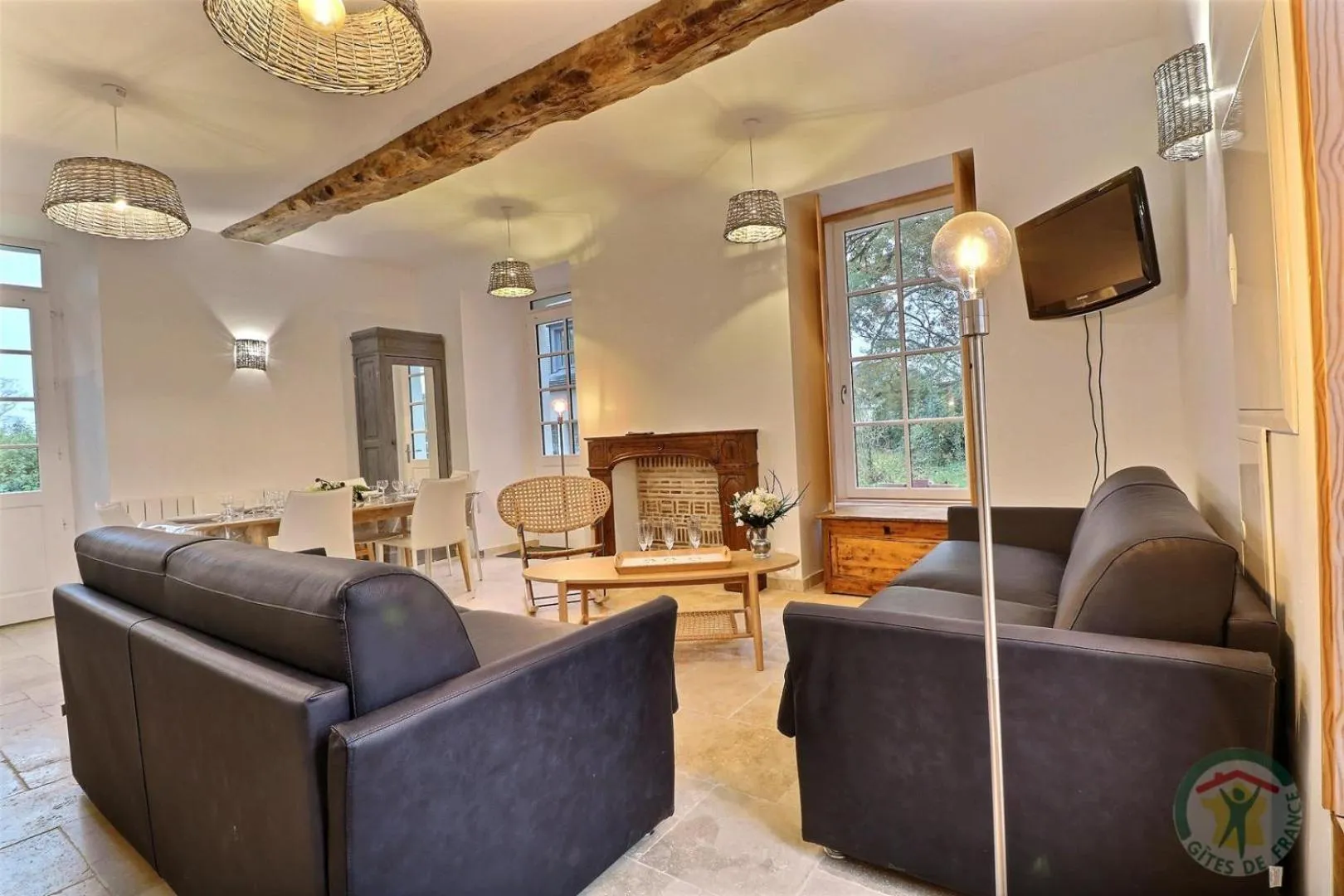 Communal lounge/ TV room in Chateau des Fontenelles