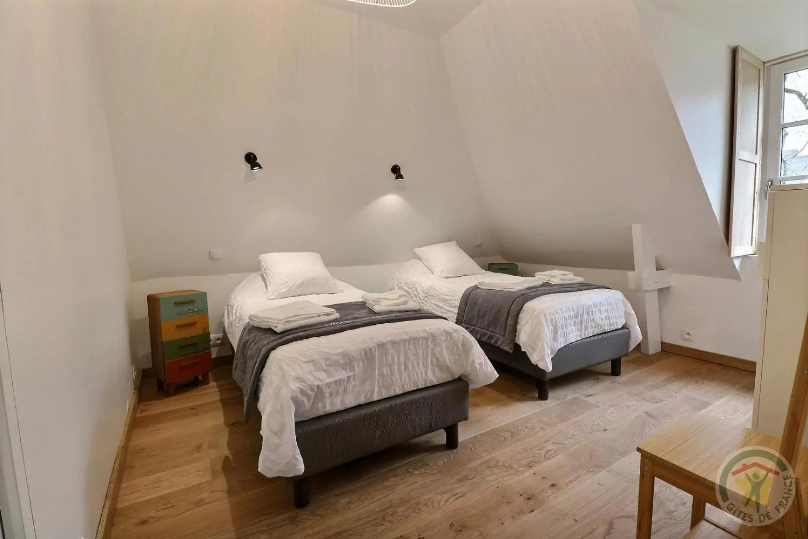 Photo of the whole room, Bed in Chateau des Fontenelles