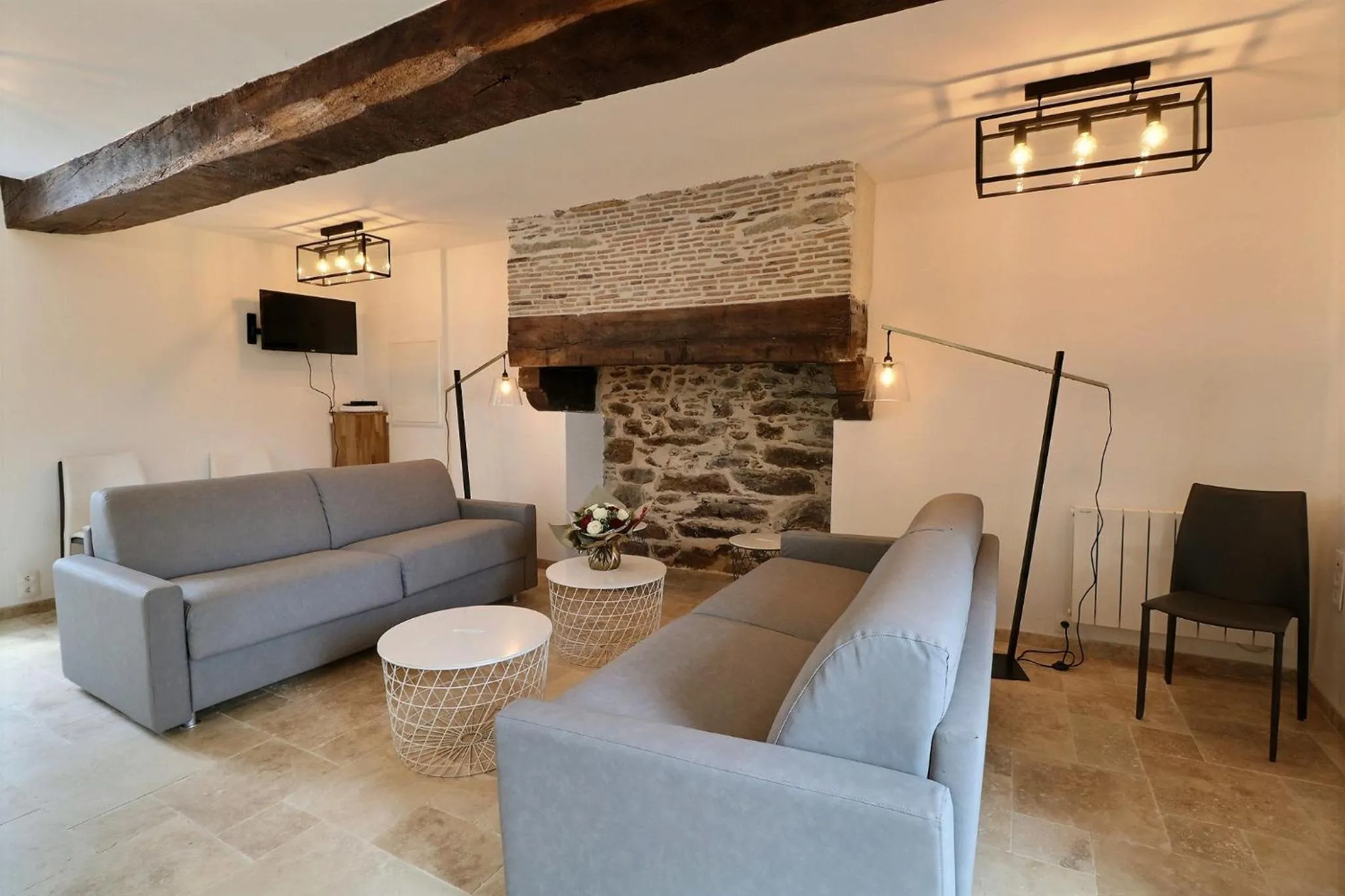 Communal lounge/ TV room in Chateau des Fontenelles