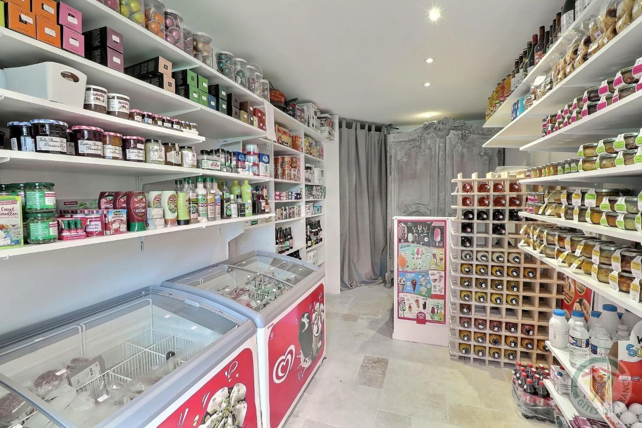 On-site shops in Chateau des Fontenelles