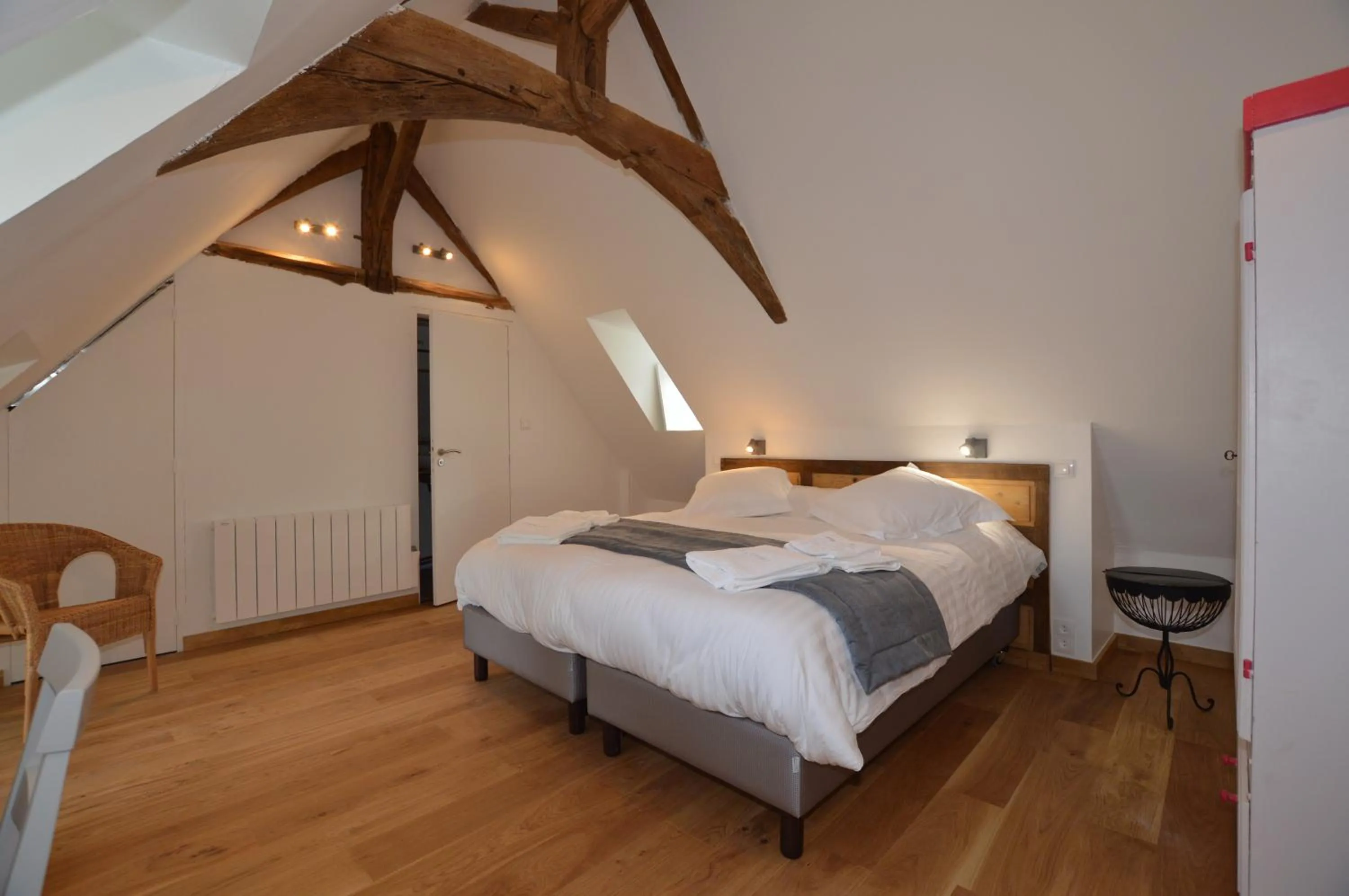 Photo of the whole room, Bed in Chateau des Fontenelles