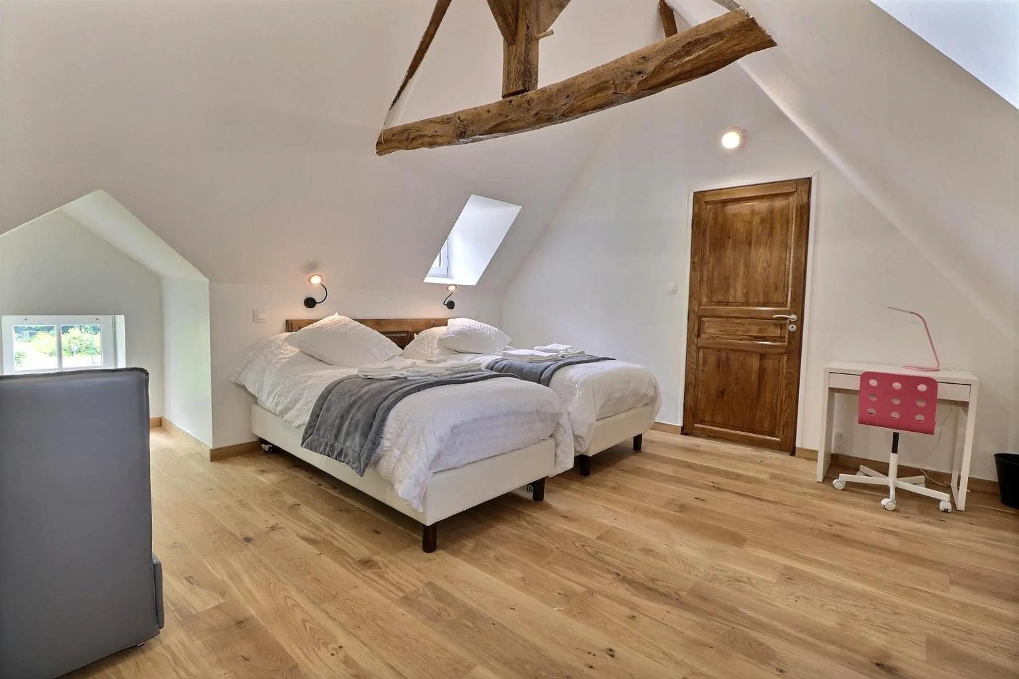 Photo of the whole room, Bed in Chateau des Fontenelles