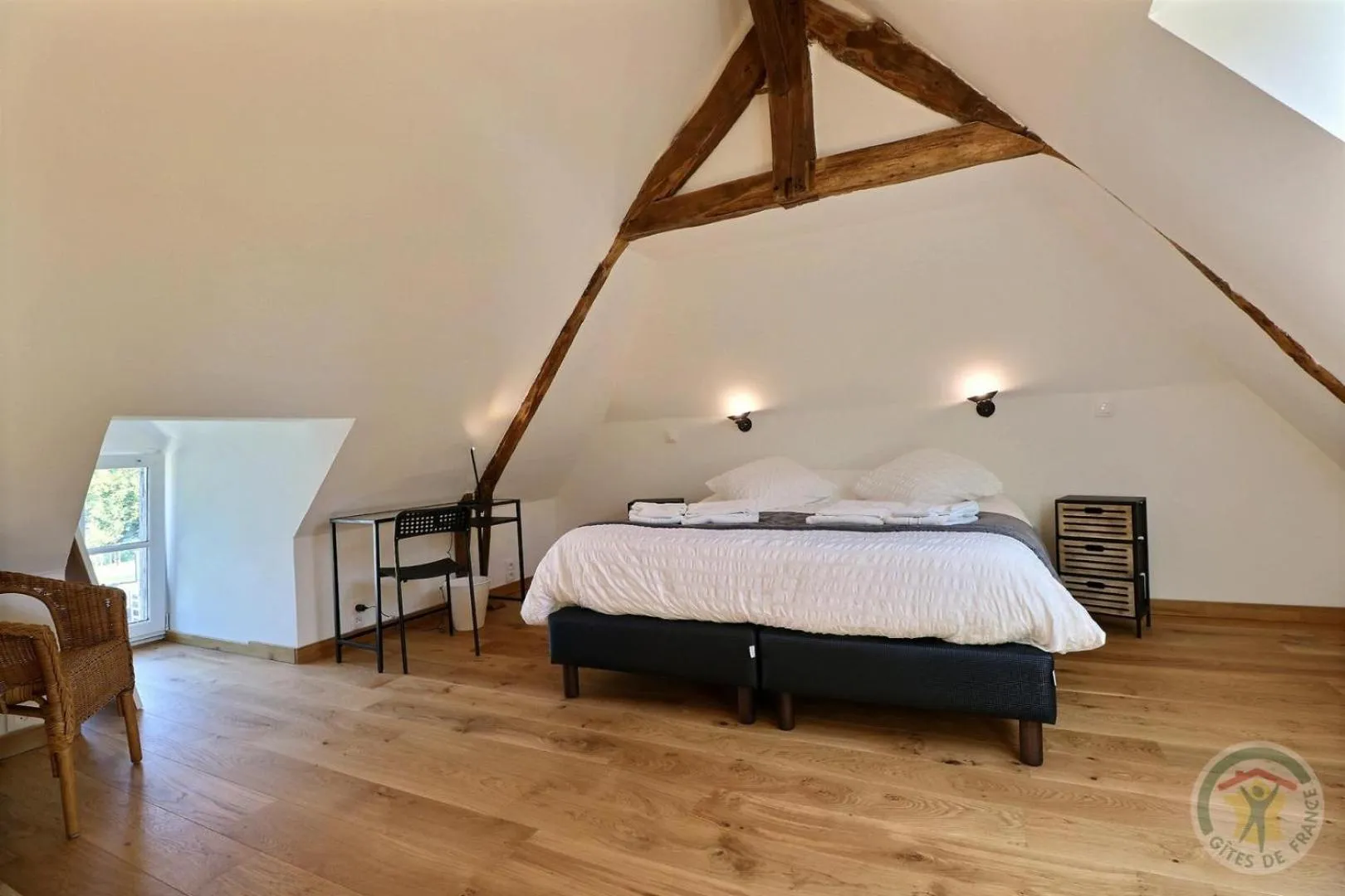 Photo of the whole room, Bed in Chateau des Fontenelles