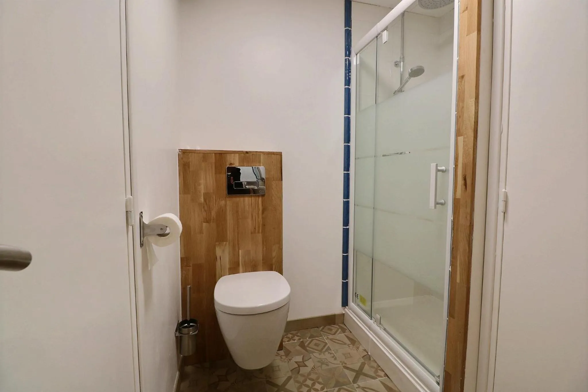 Shower in Chateau des Fontenelles