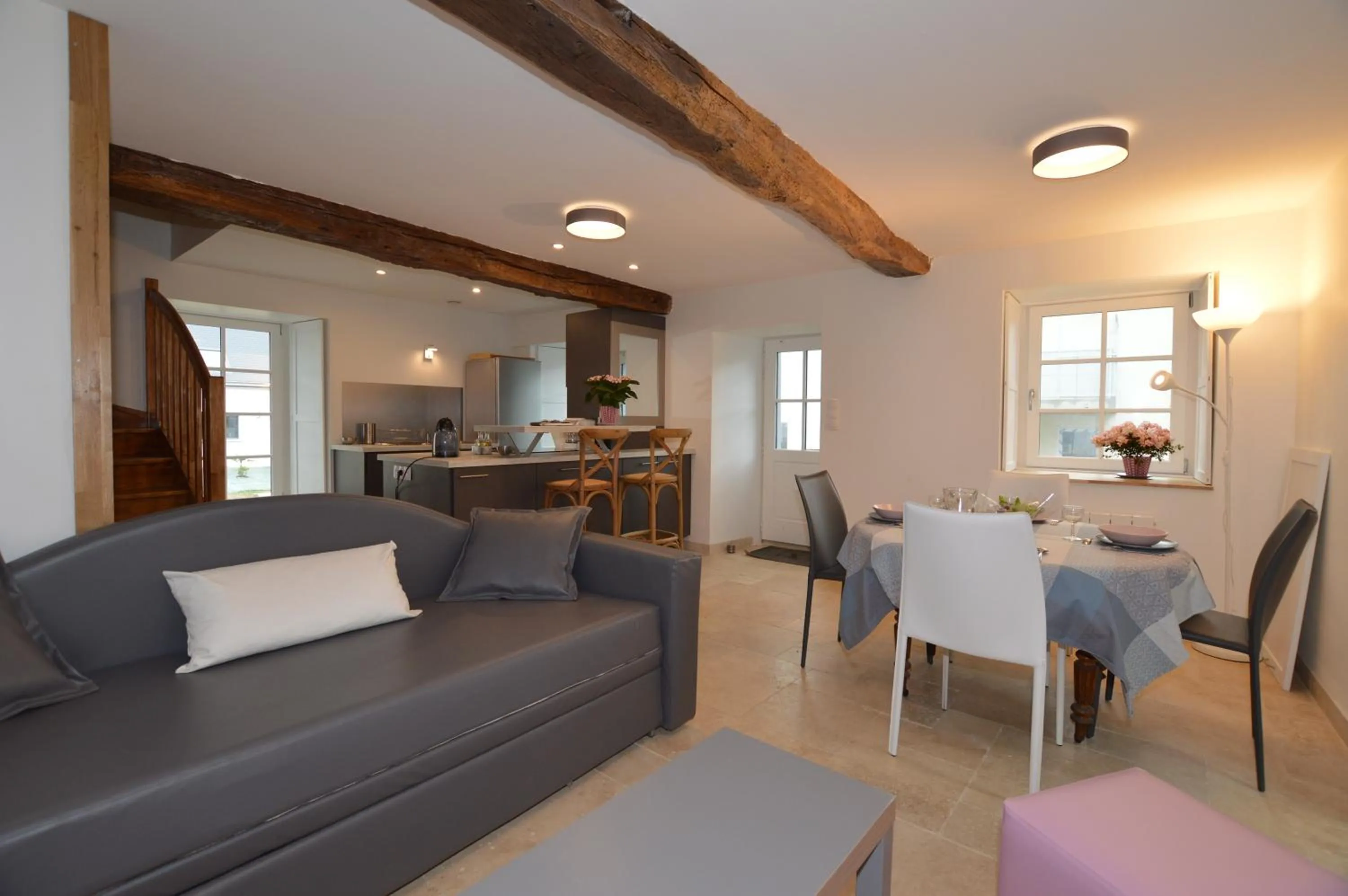 Lounge or bar in Chateau des Fontenelles