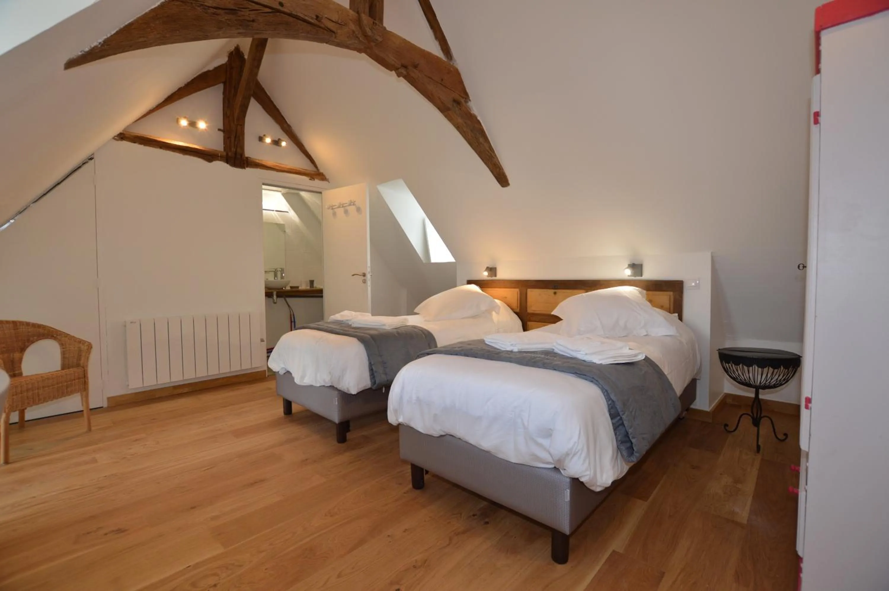 Photo of the whole room, Bed in Chateau des Fontenelles