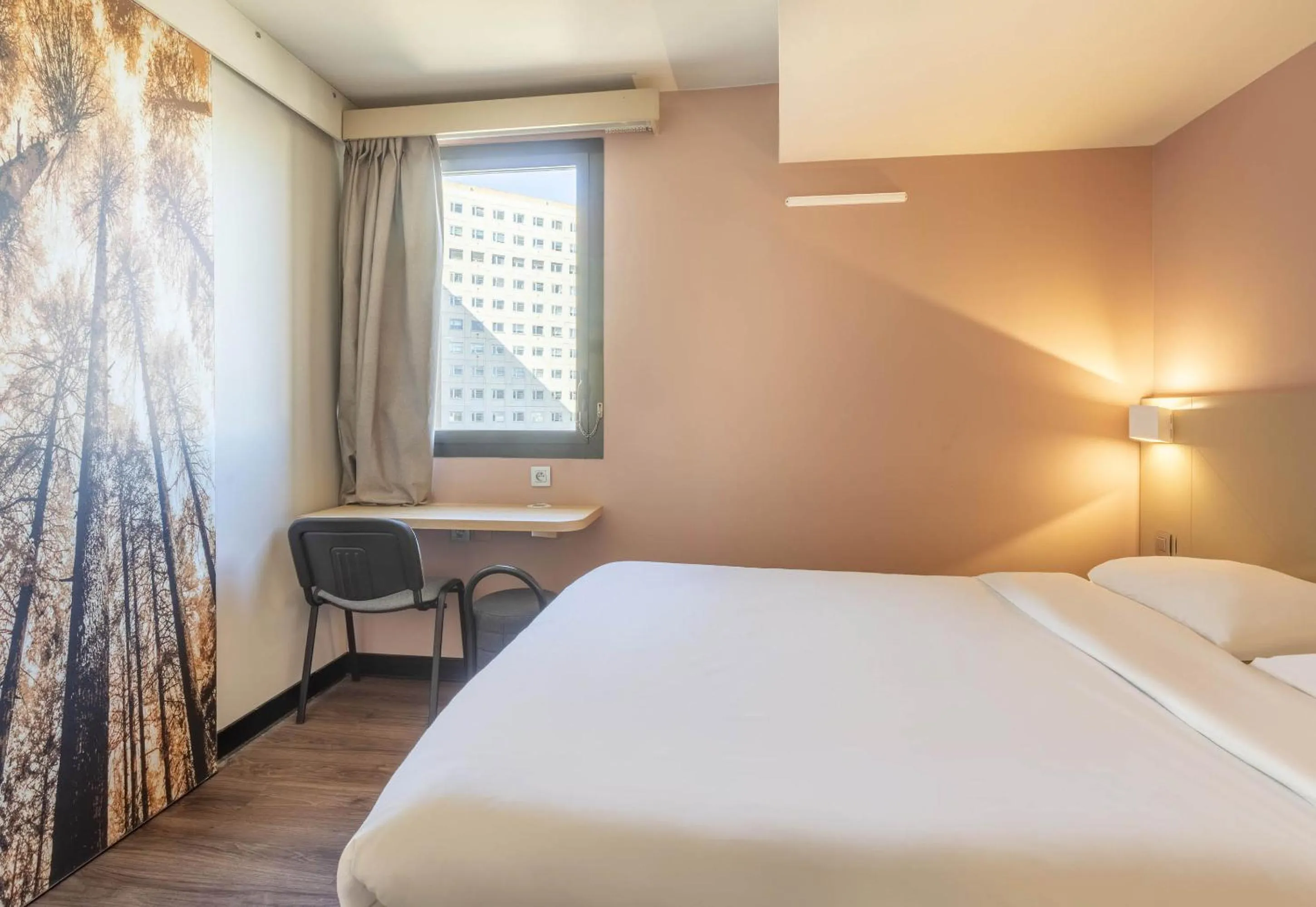 Bedroom, Bed in B&B HOTEL Marseille Centre La Timone