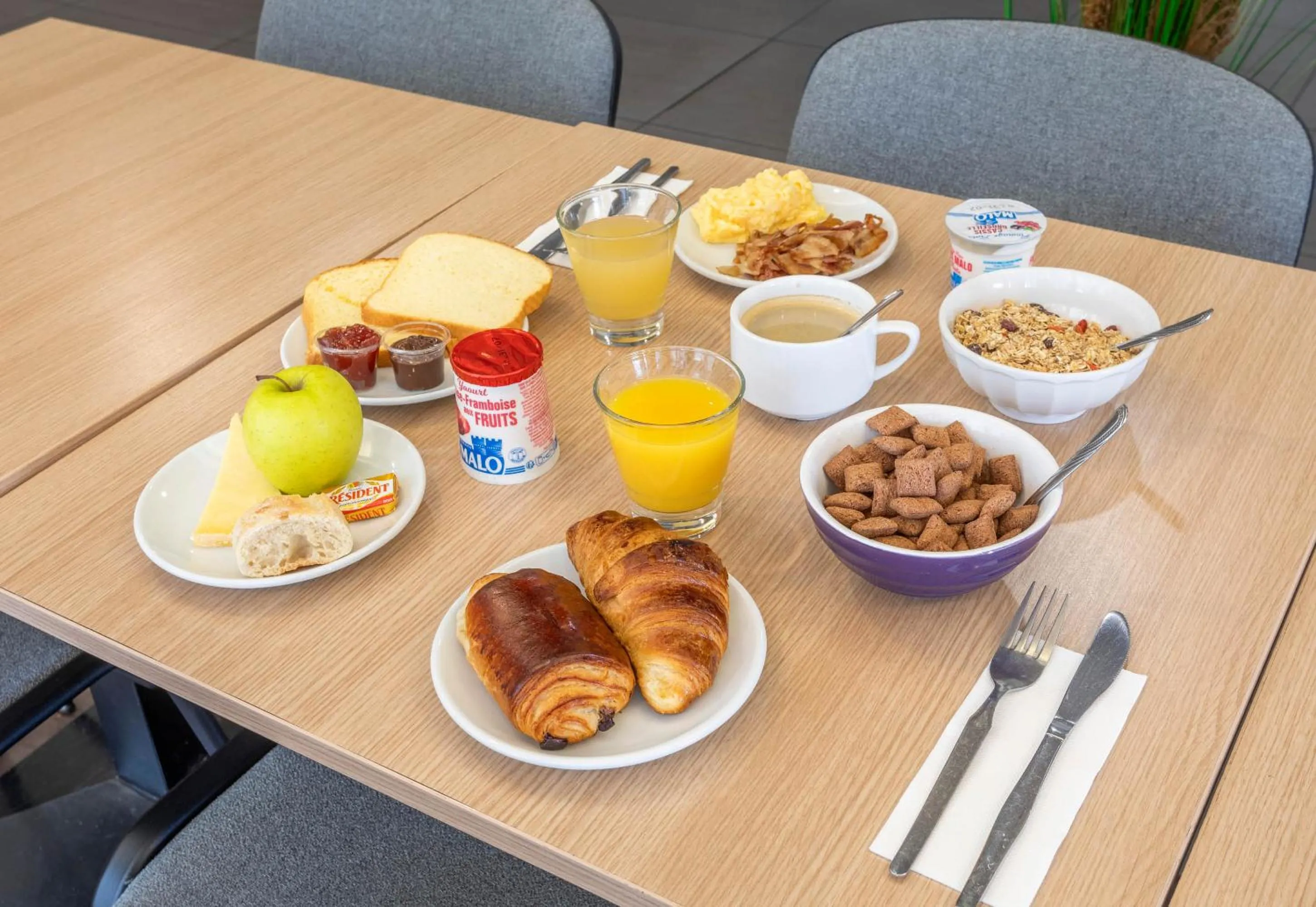 Breakfast in B&B HOTEL Marseille Centre La Timone