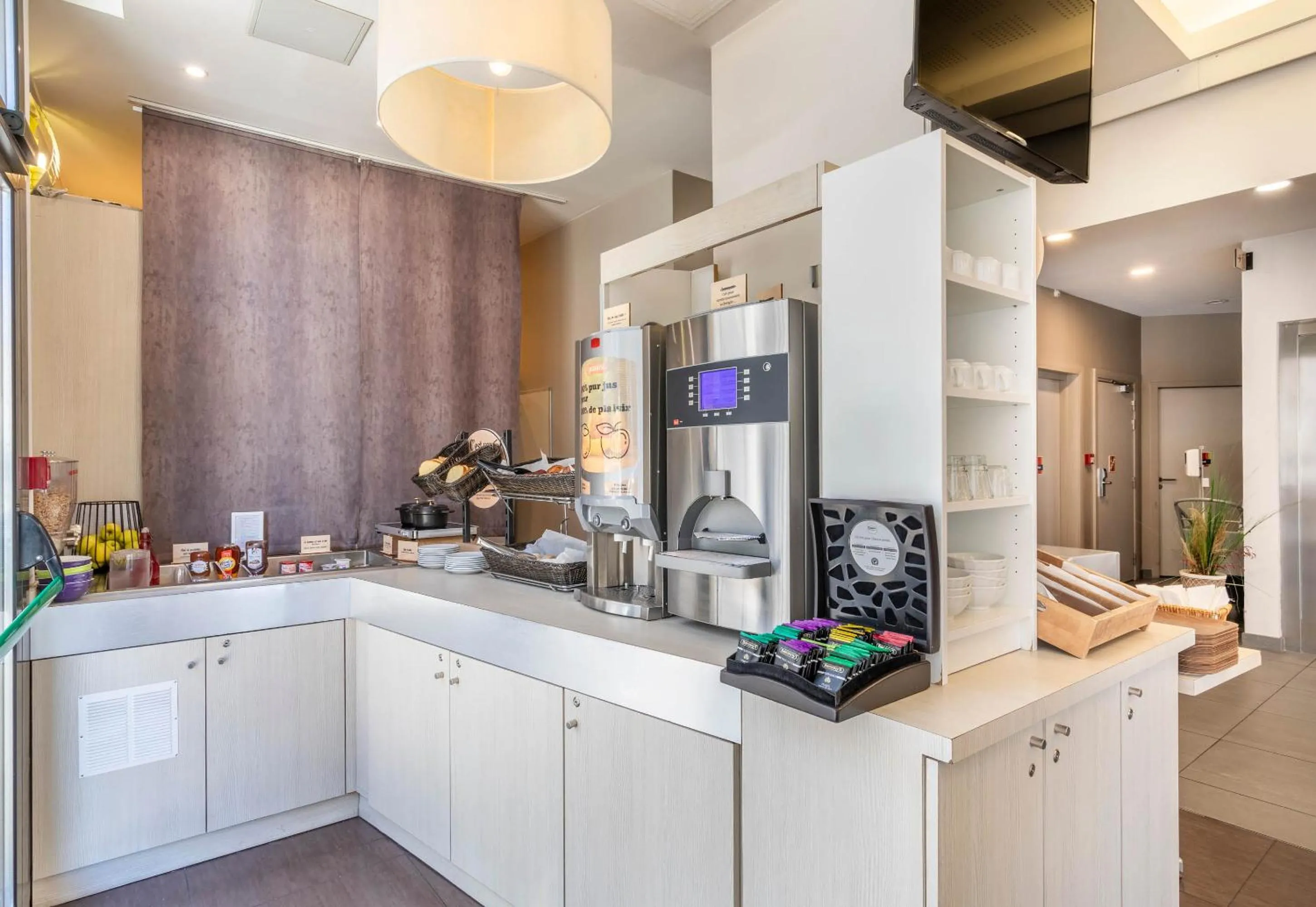 Buffet breakfast in B&B HOTEL Marseille Centre La Timone