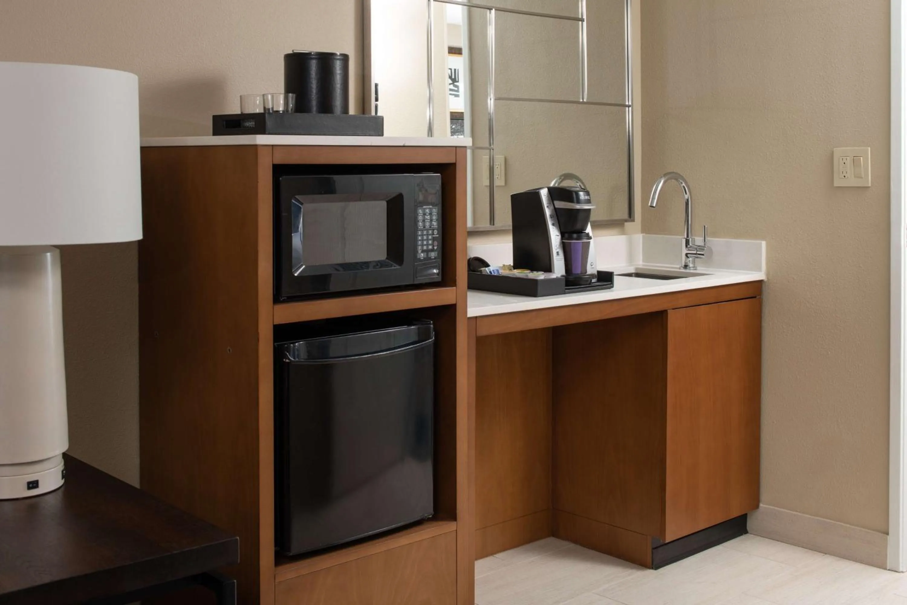 Photo of the whole room in Embassy Suites by Hilton San Francisco Airport Oyster Point