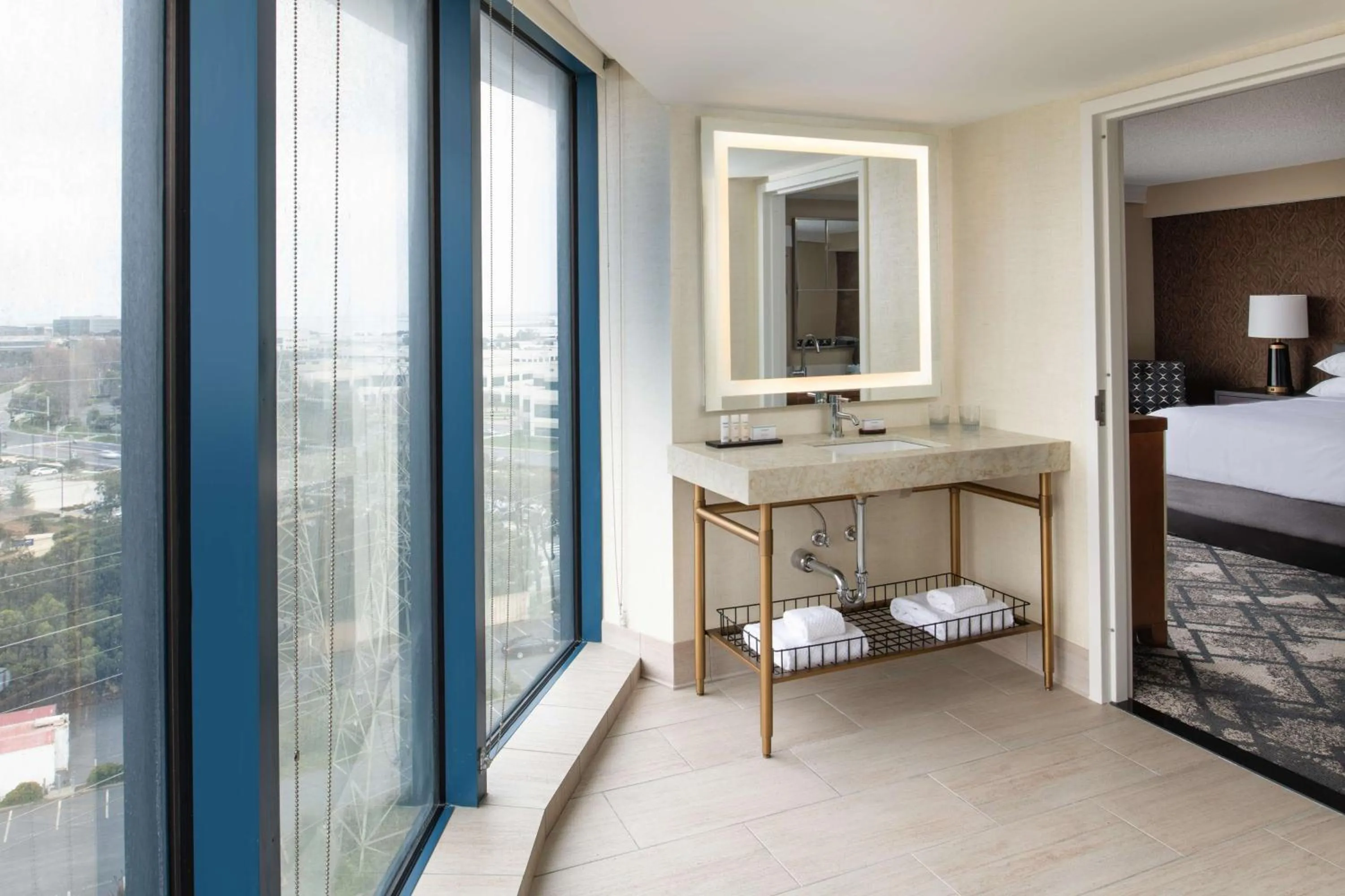 Bathroom, Bed in Embassy Suites by Hilton San Francisco Airport Oyster Point