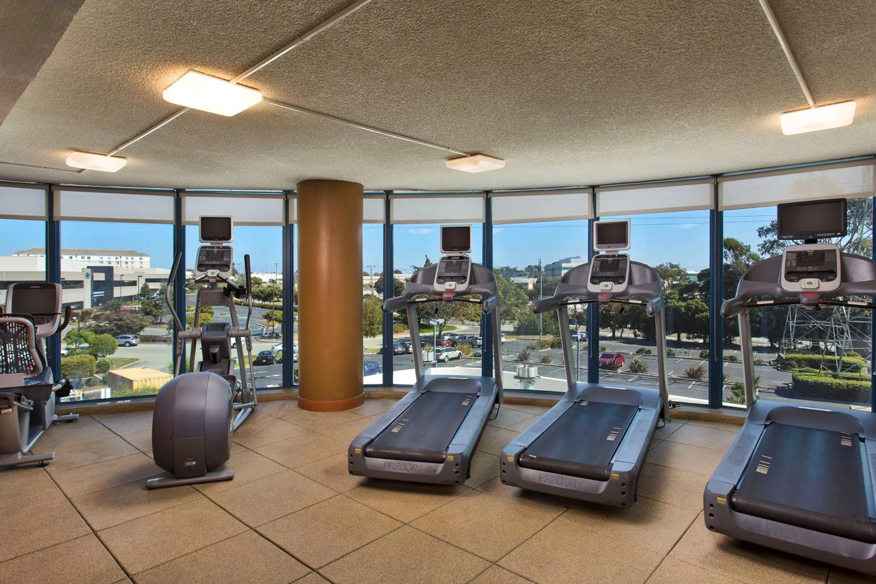 Fitness centre/facilities in Embassy Suites by Hilton San Francisco Airport Oyster Point