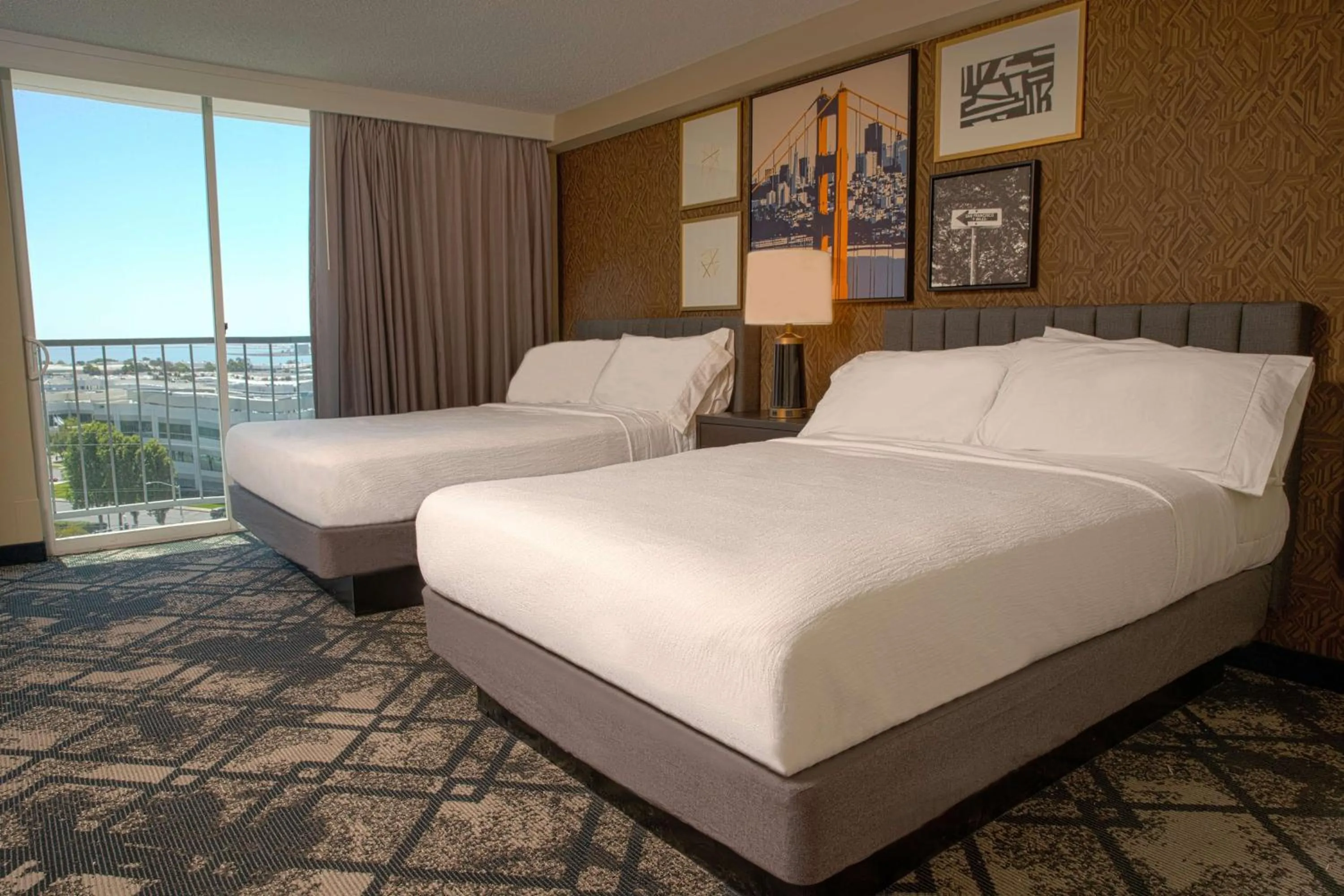 Bed in Embassy Suites by Hilton San Francisco Airport Oyster Point