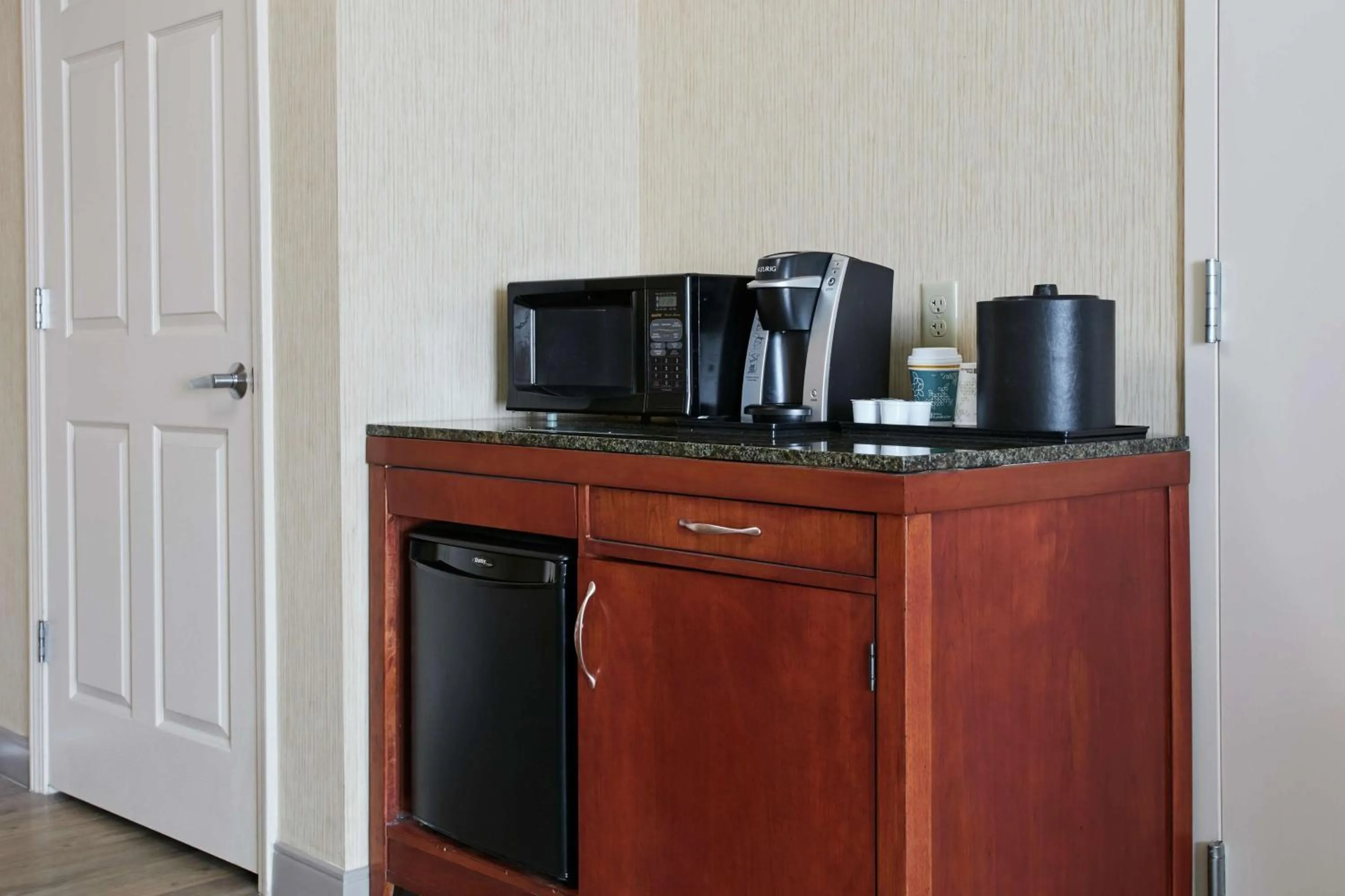 Coffee/tea facilities in Hilton Garden Inn San Francisco Airport North