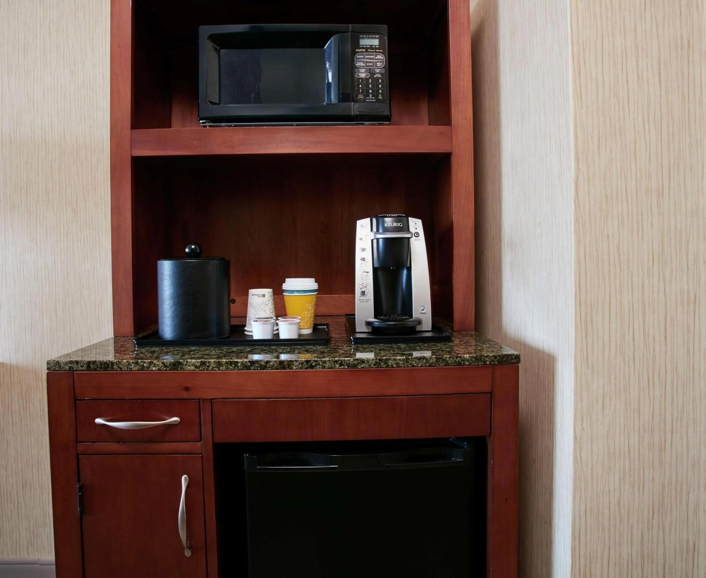 Coffee/tea facilities in Hilton Garden Inn San Francisco Airport North
