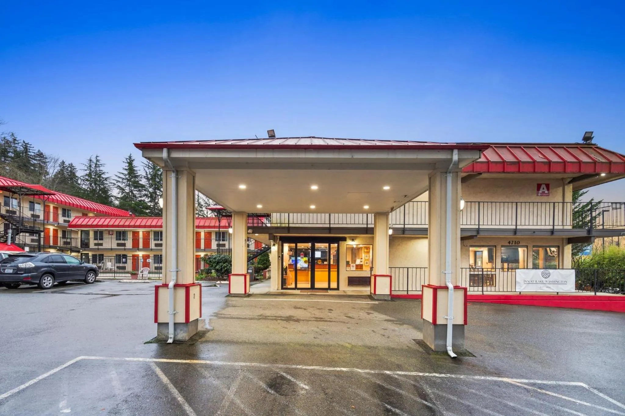 Facade/entrance in Inn at Lake Washington By OYO I-405