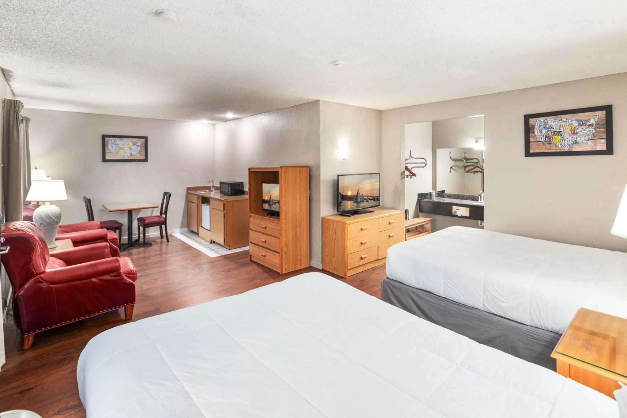 Bedroom, Bed in Inn at Lake Washington By OYO I-405