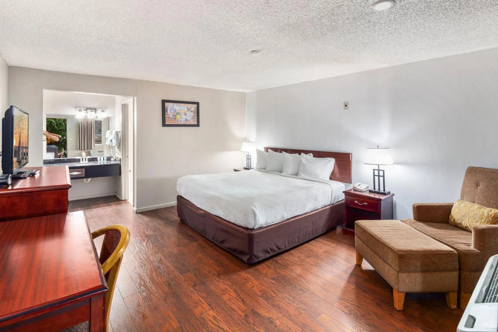 Bedroom, Bed in Inn at Lake Washington By OYO I-405