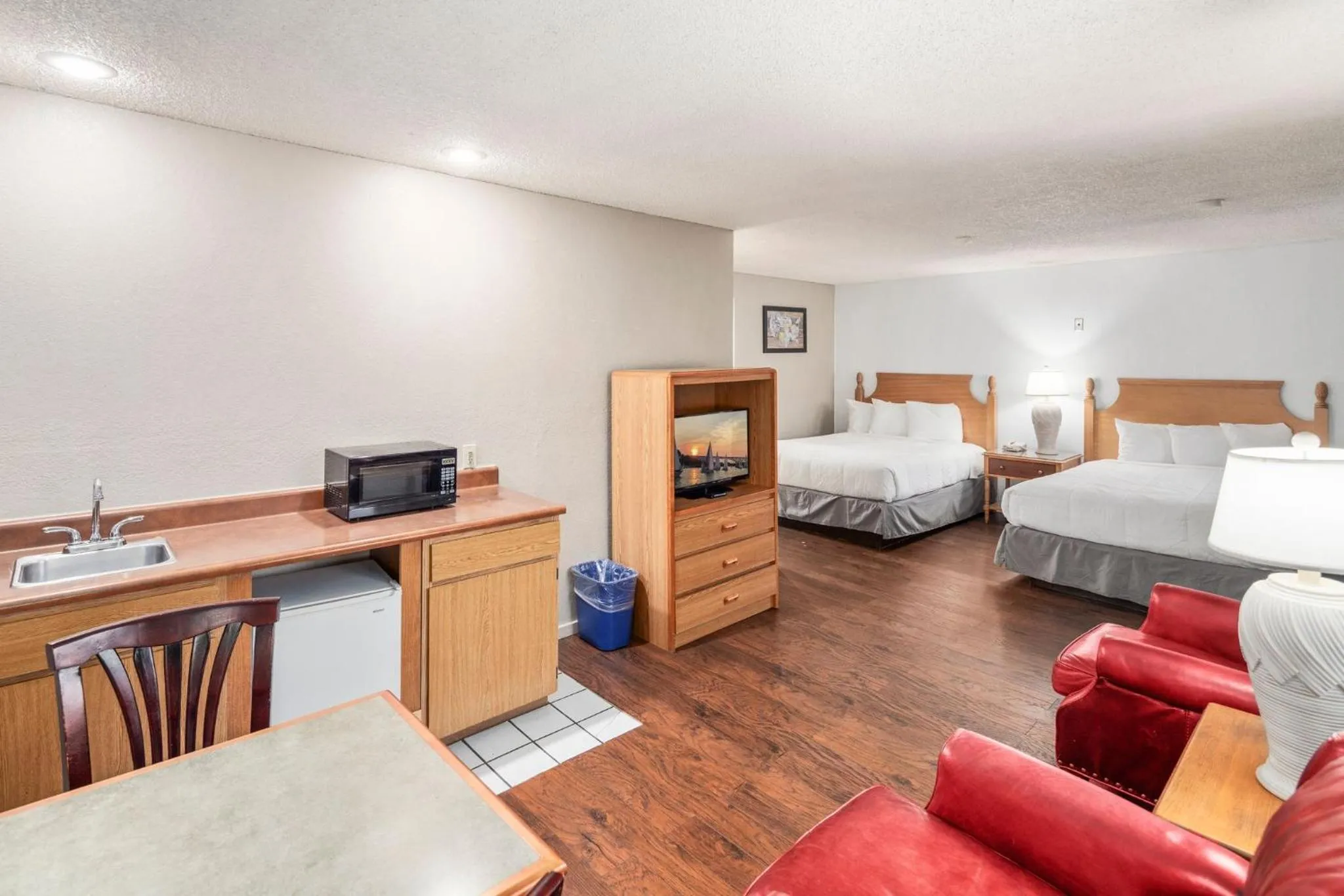 Bedroom, Bed in Inn at Lake Washington By OYO I-405