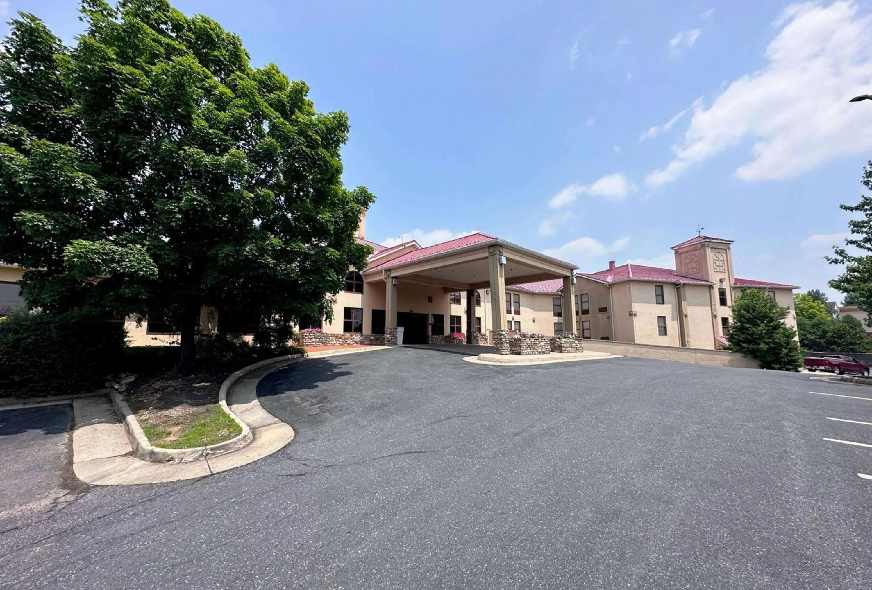 Property building in Wingate by Wyndham Waynesboro