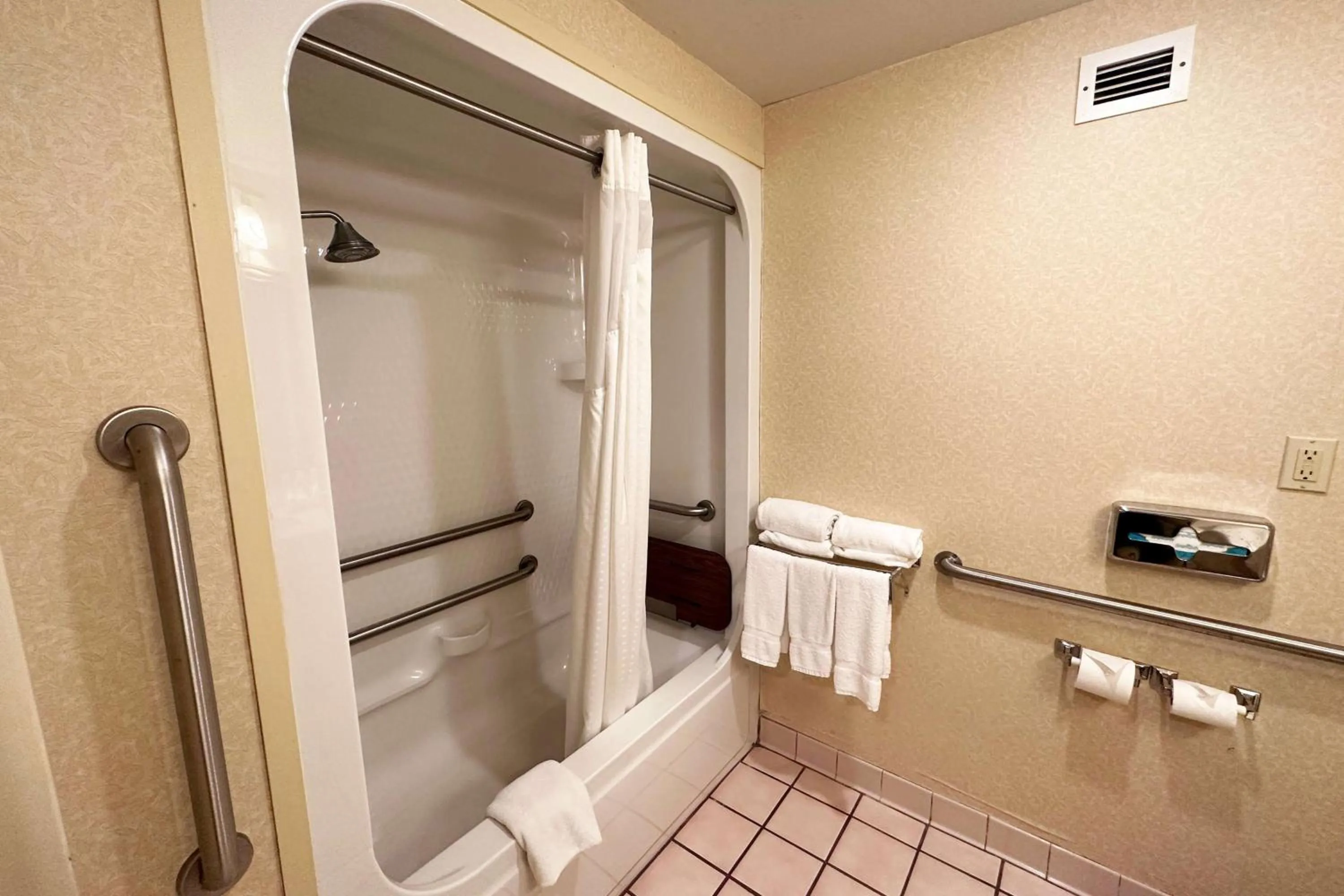 Bathroom in Wingate by Wyndham Waynesboro