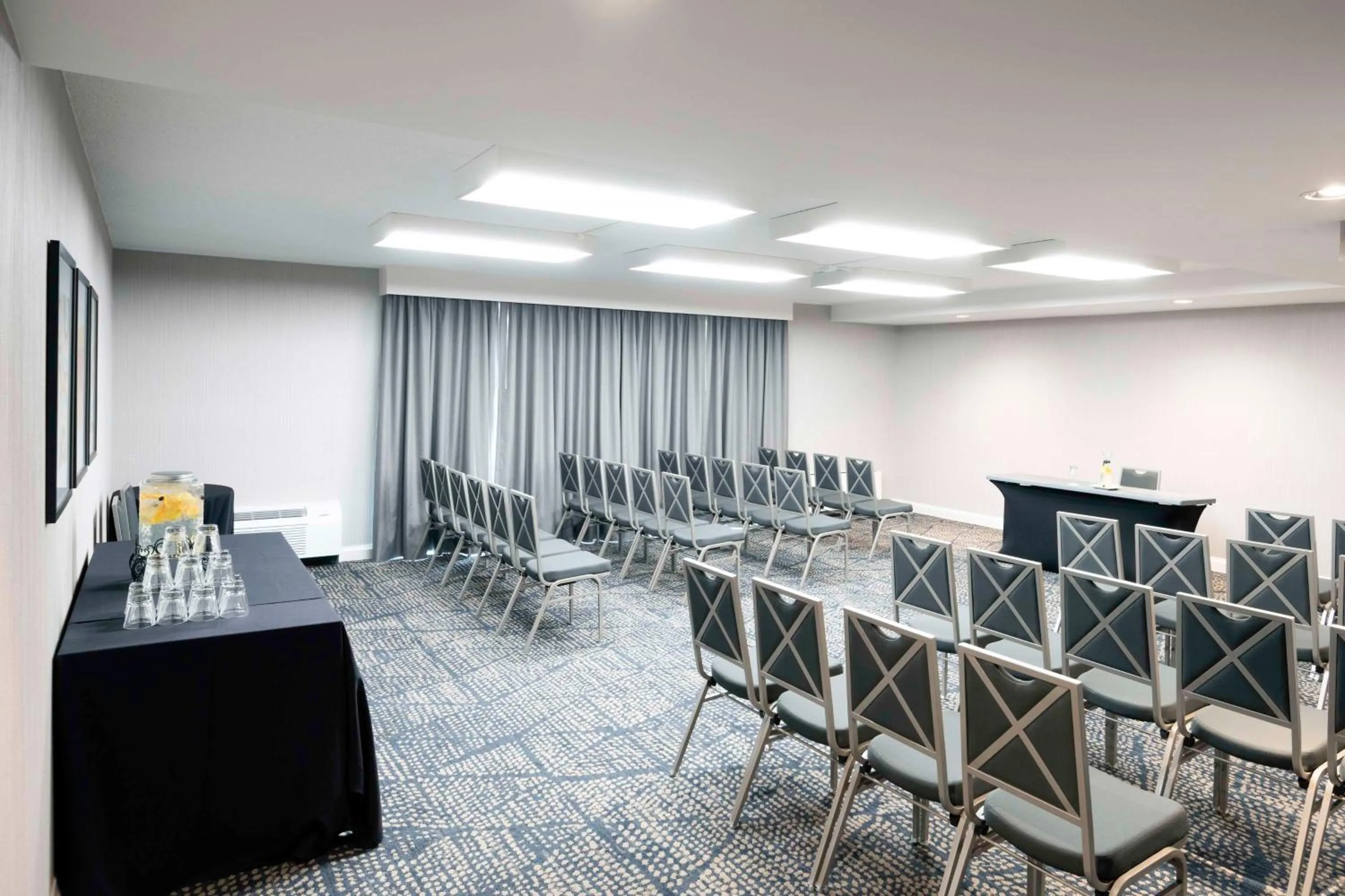Meeting/conference room in DoubleTree by Hilton Hotel and Conference Center Chicago North Shore