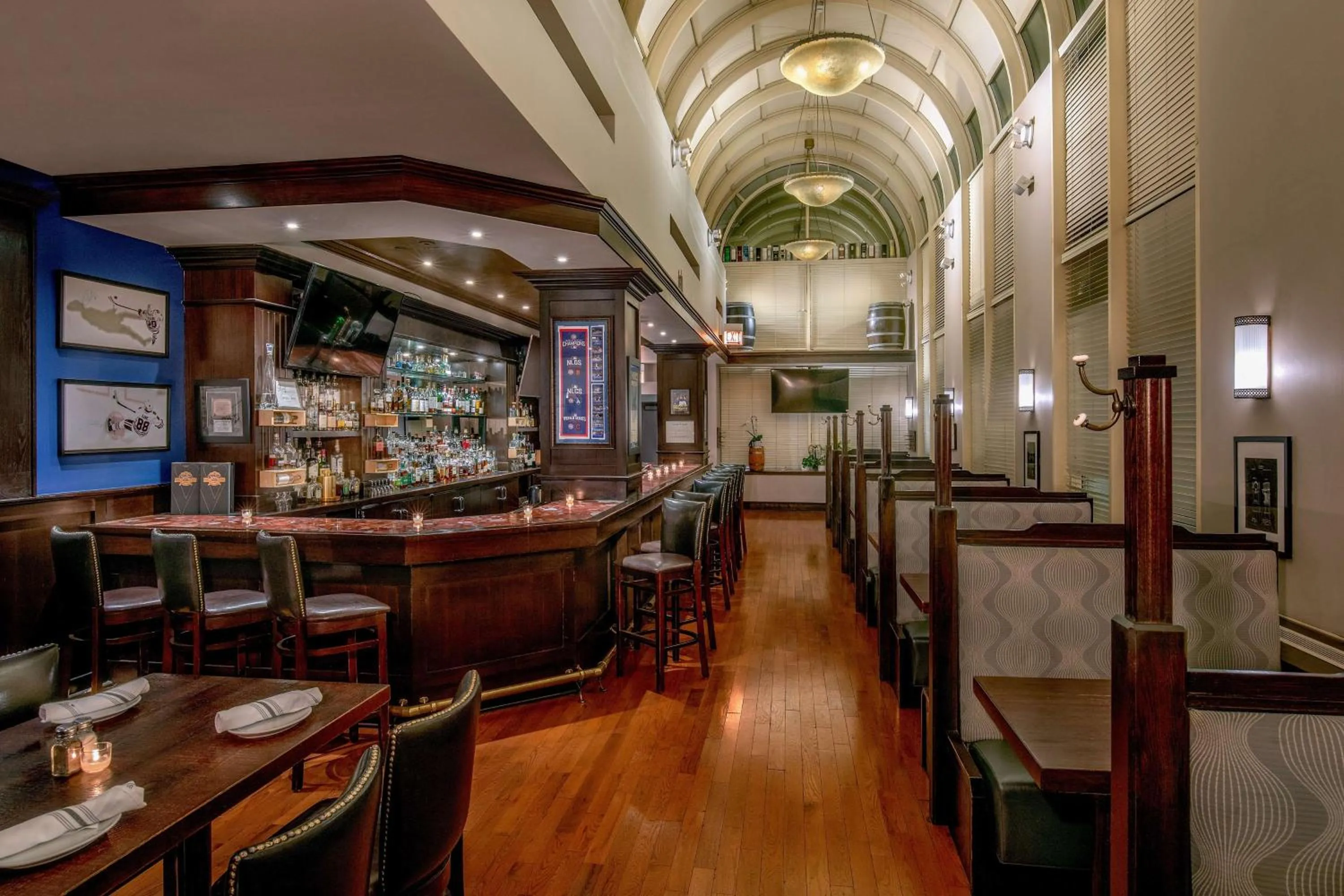 Lounge or bar in DoubleTree by Hilton Hotel and Conference Center Chicago North Shore