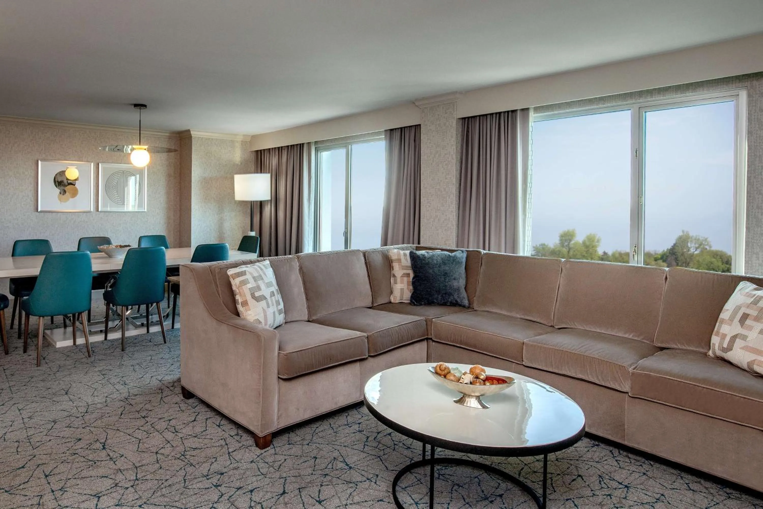 Living room in DoubleTree by Hilton Hotel and Conference Center Chicago North Shore