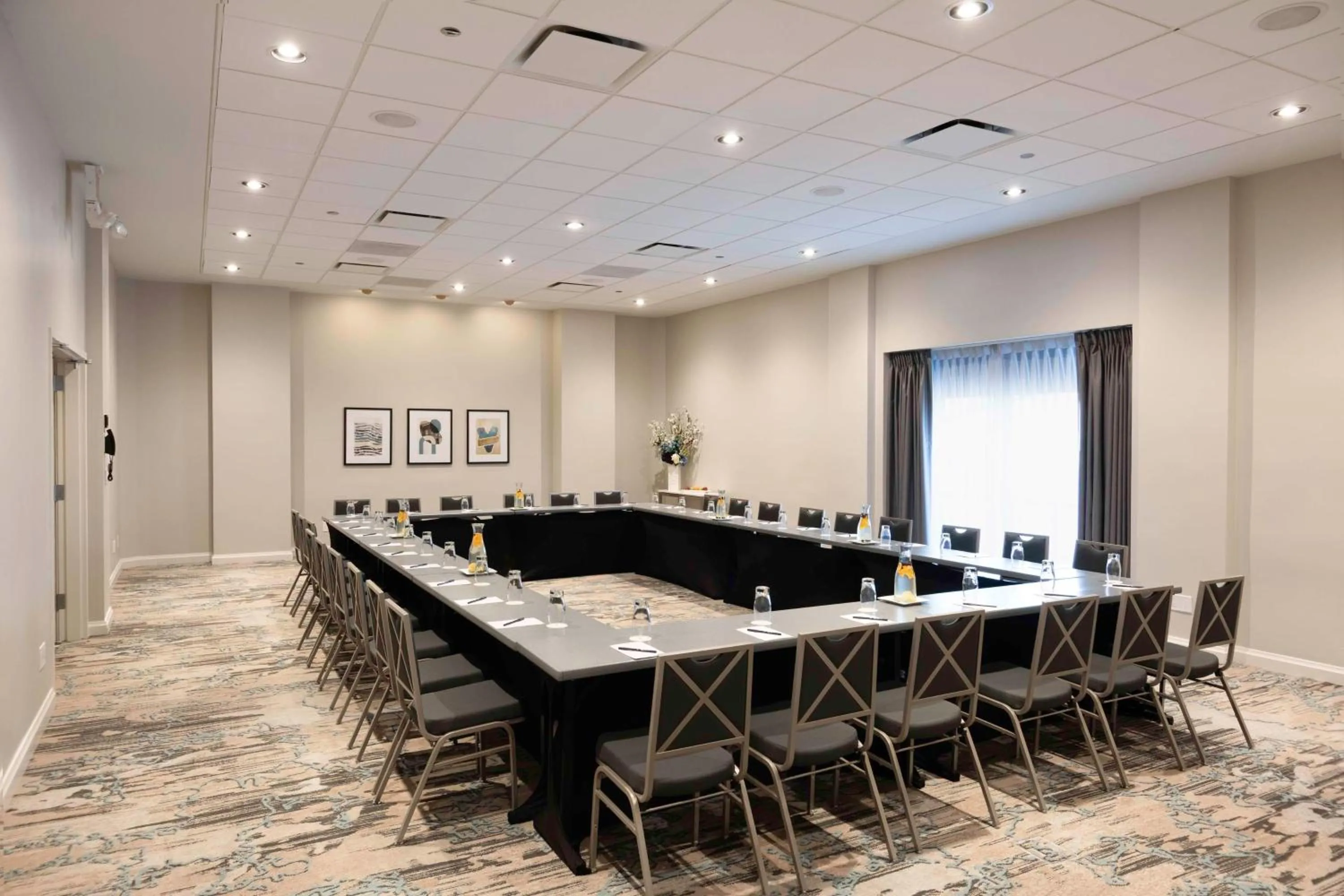 Meeting/conference room in DoubleTree by Hilton Hotel and Conference Center Chicago North Shore