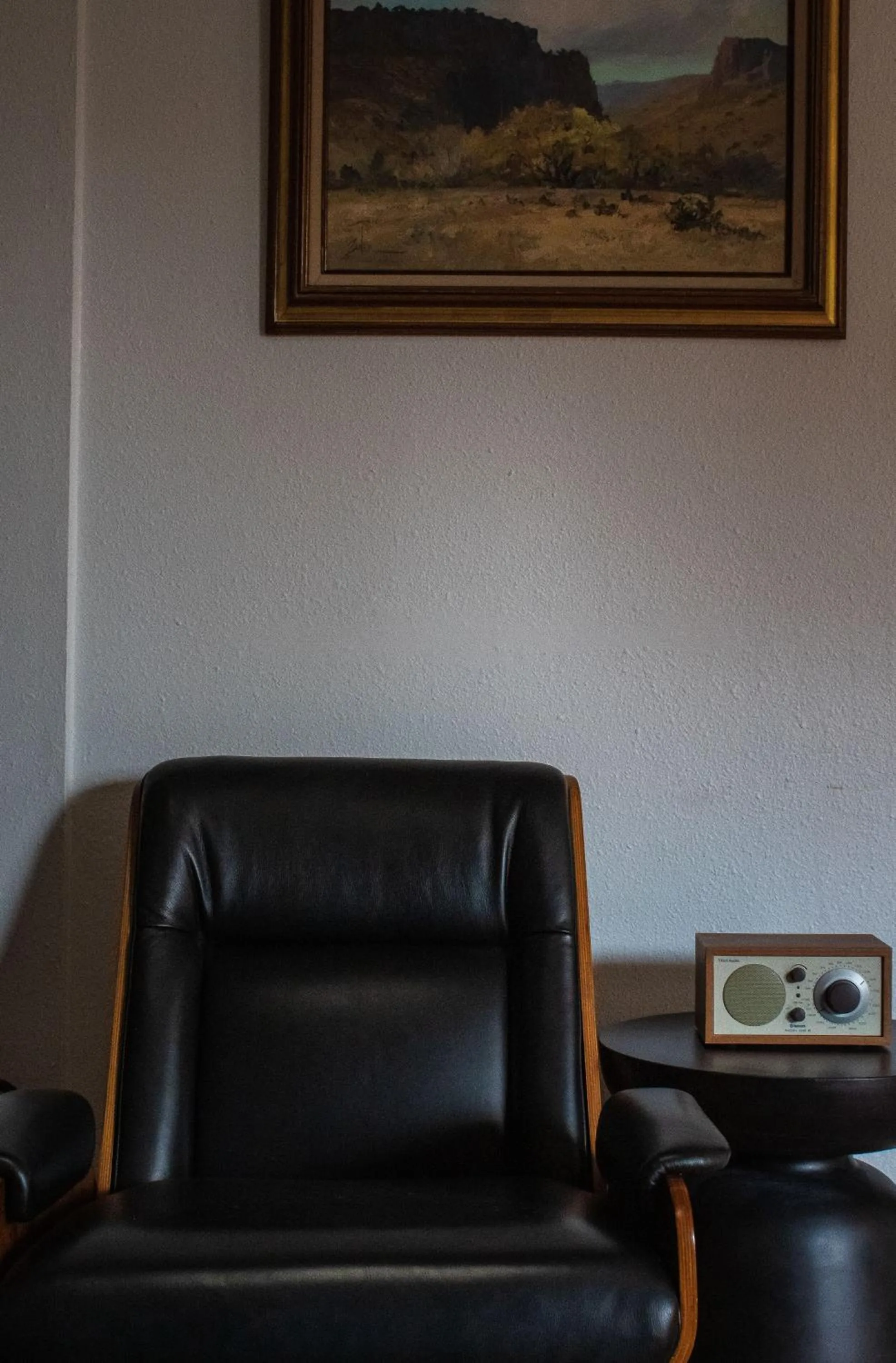 Living room in El Rey Court