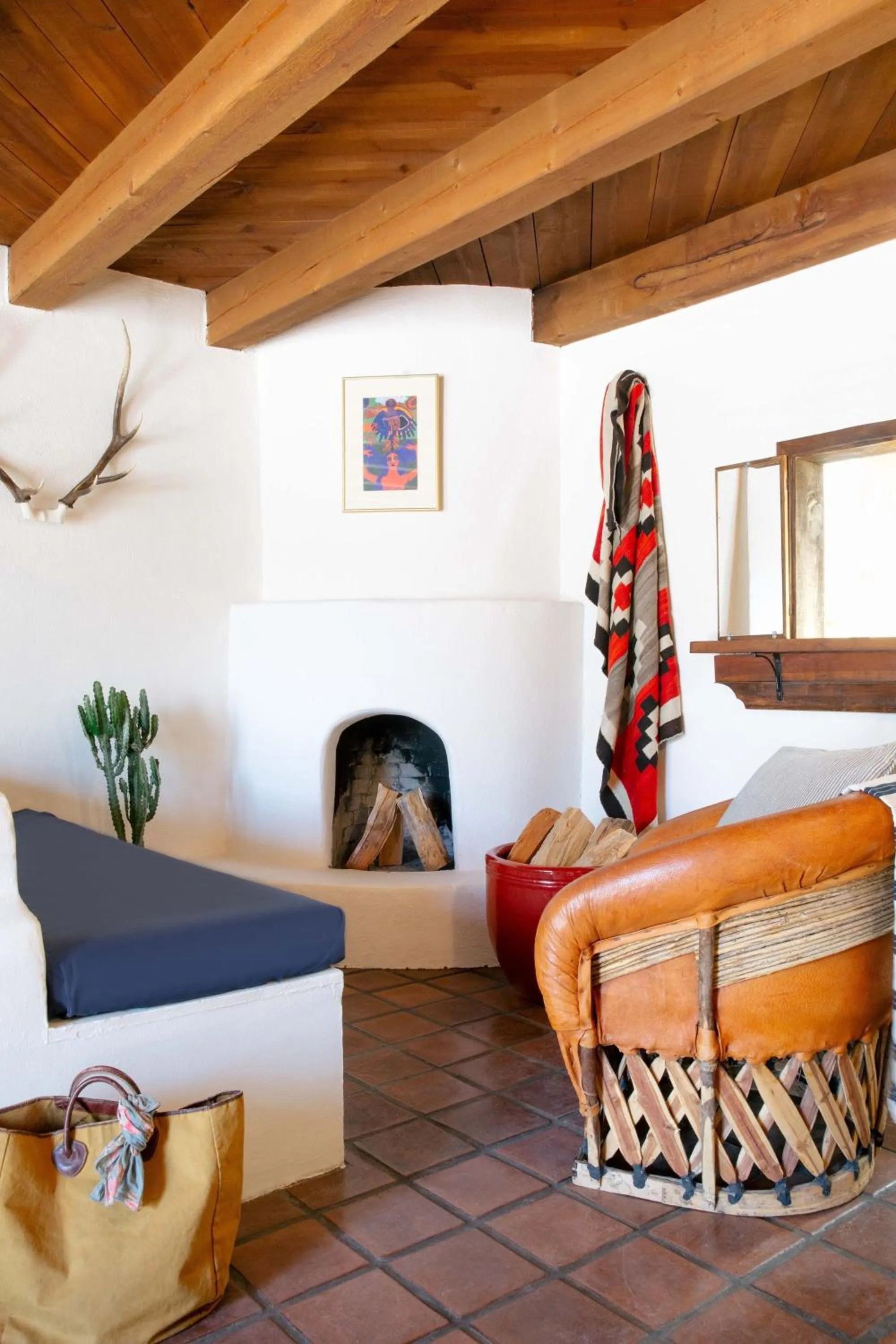 Living room in El Rey Court