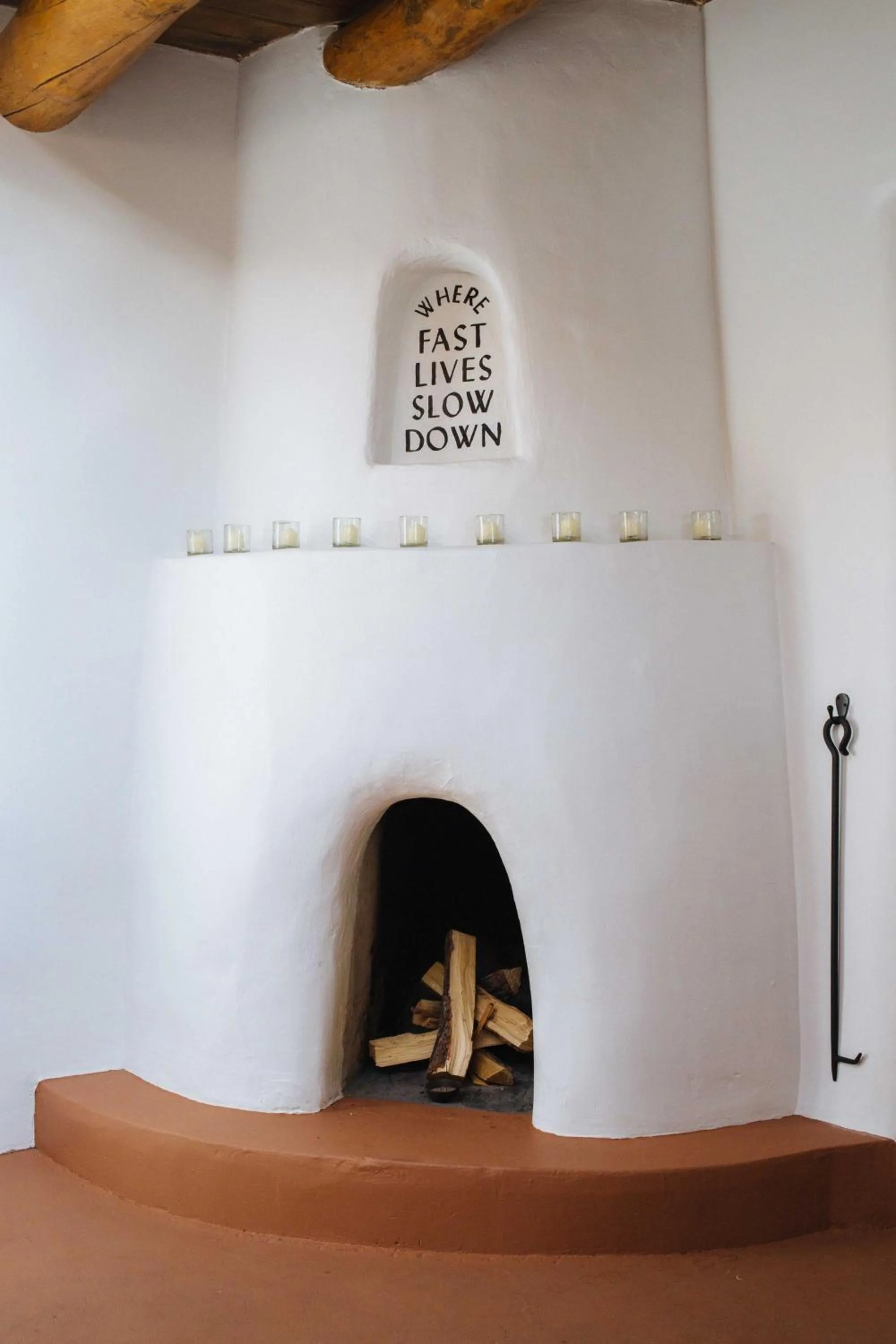 Living room in El Rey Court