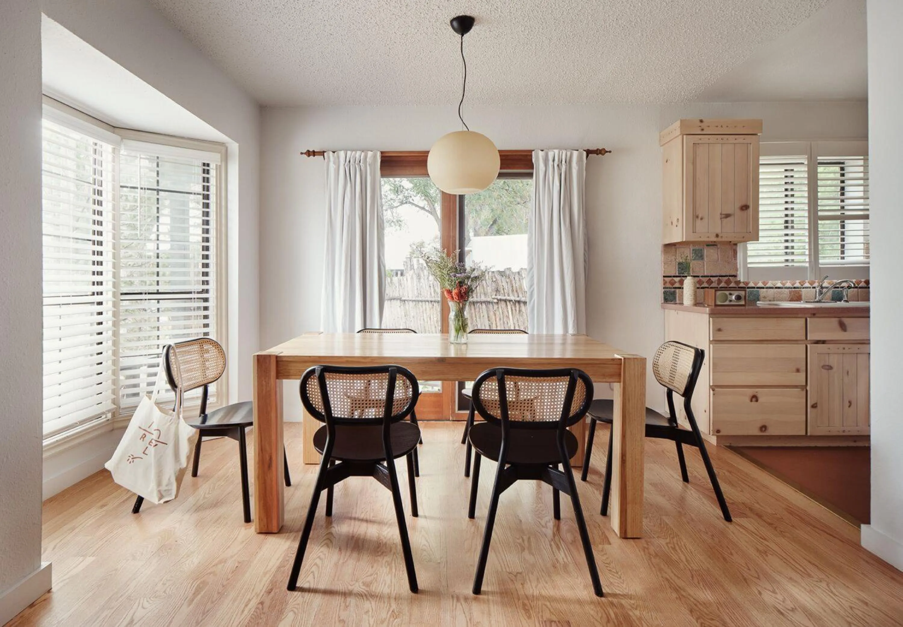 Dining area in El Rey Court
