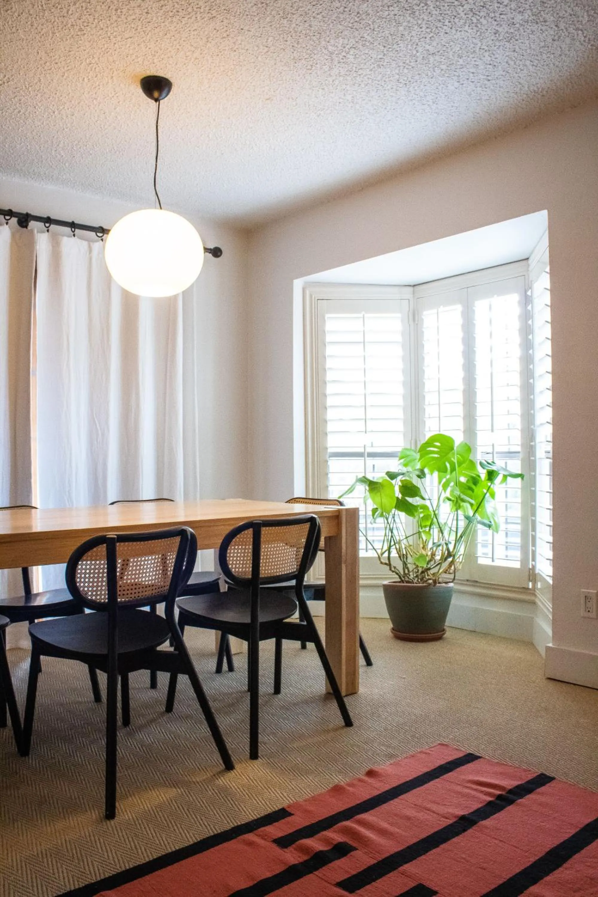 Dining area in El Rey Court