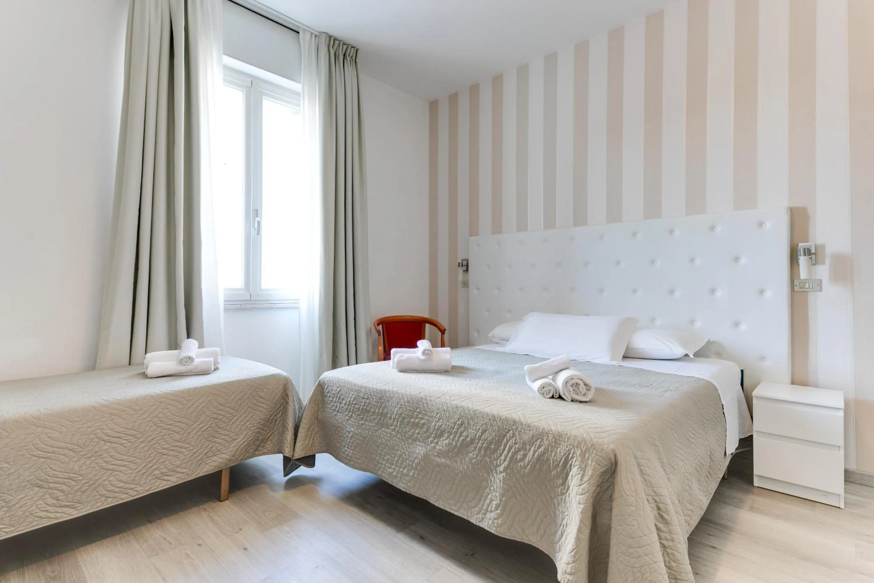 Bedroom, Bed in Hotel La Perla Rimini