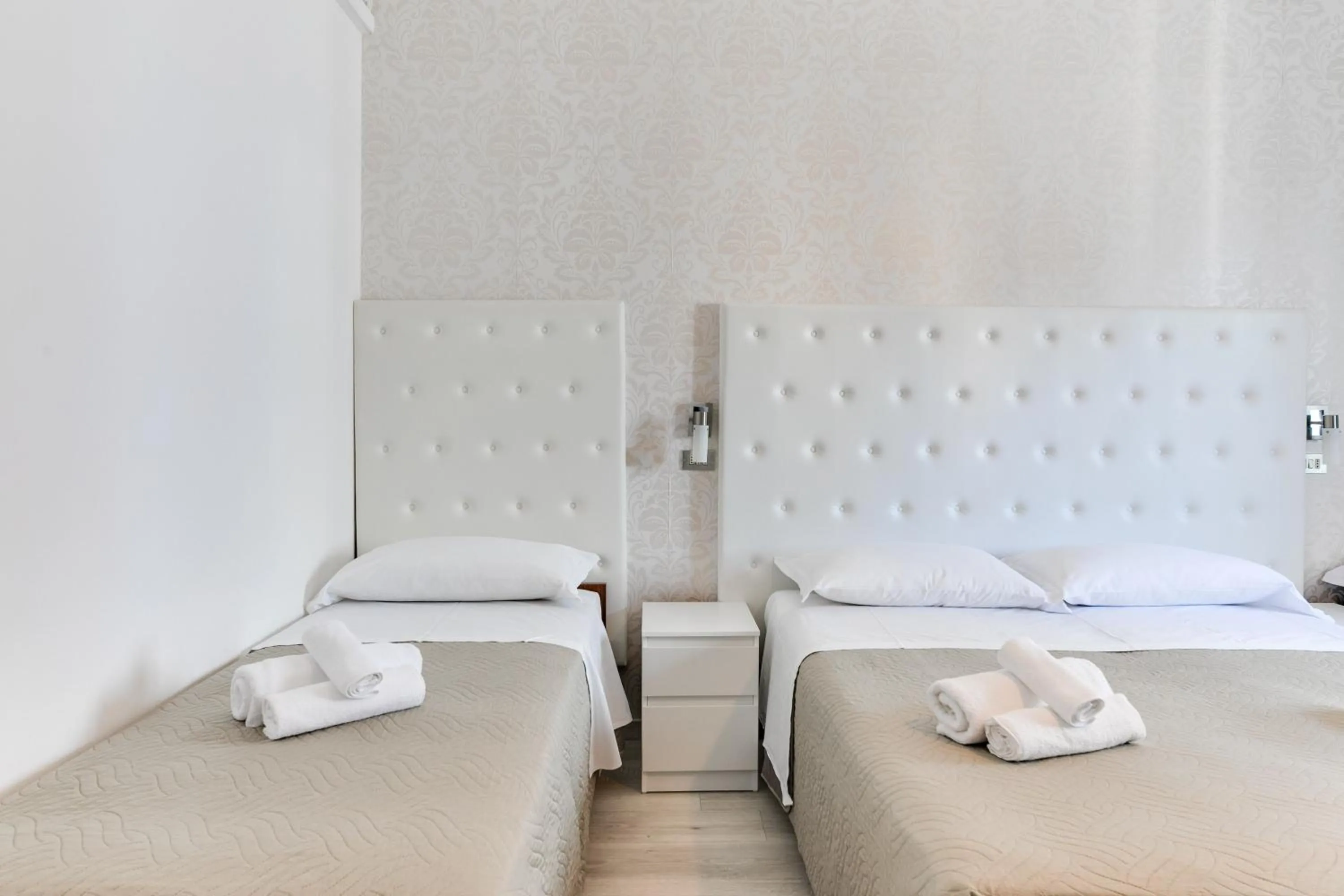 Bedroom, Bed in Hotel La Perla Rimini