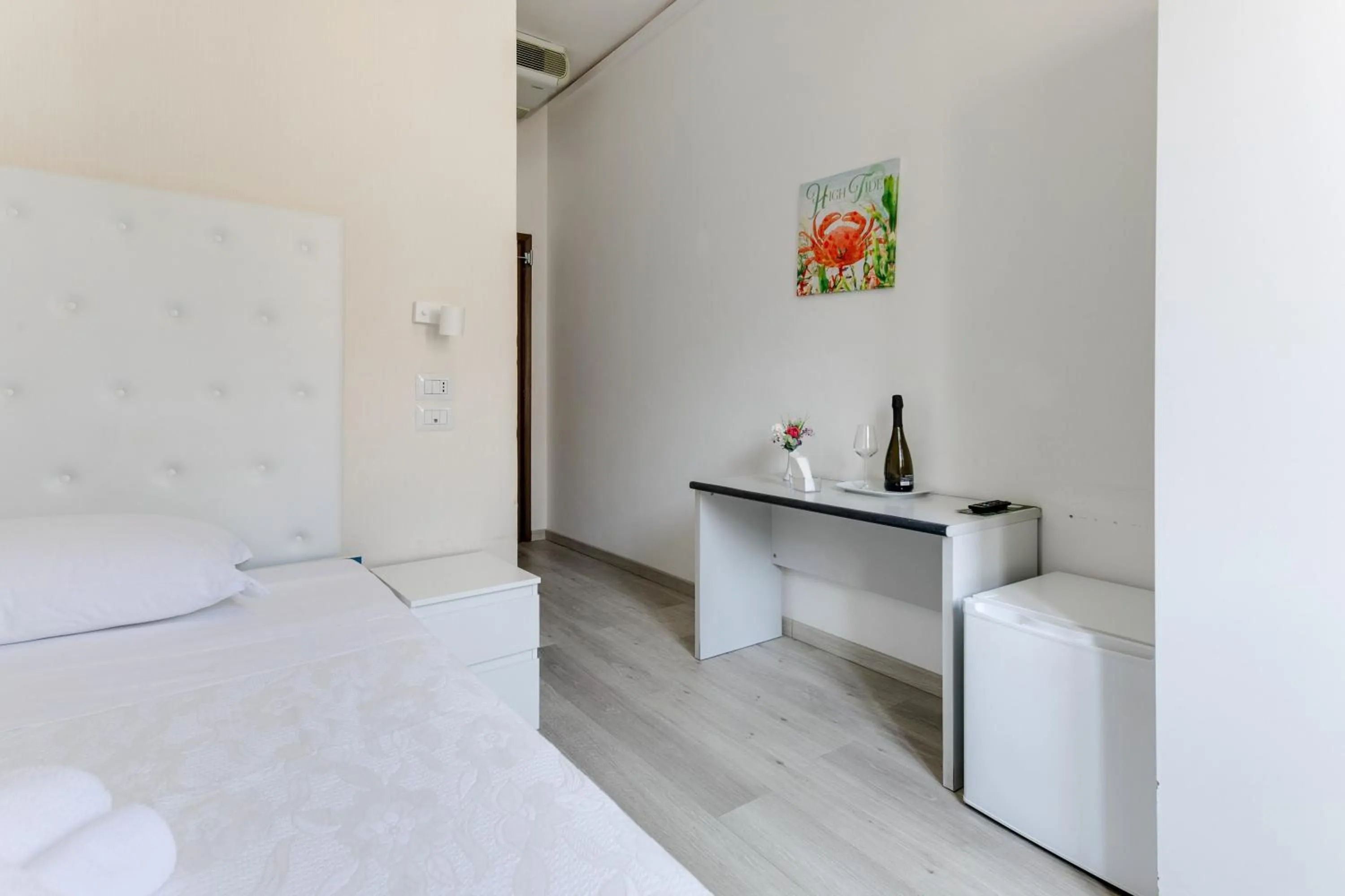 Bedroom, Bed in Hotel La Perla Rimini