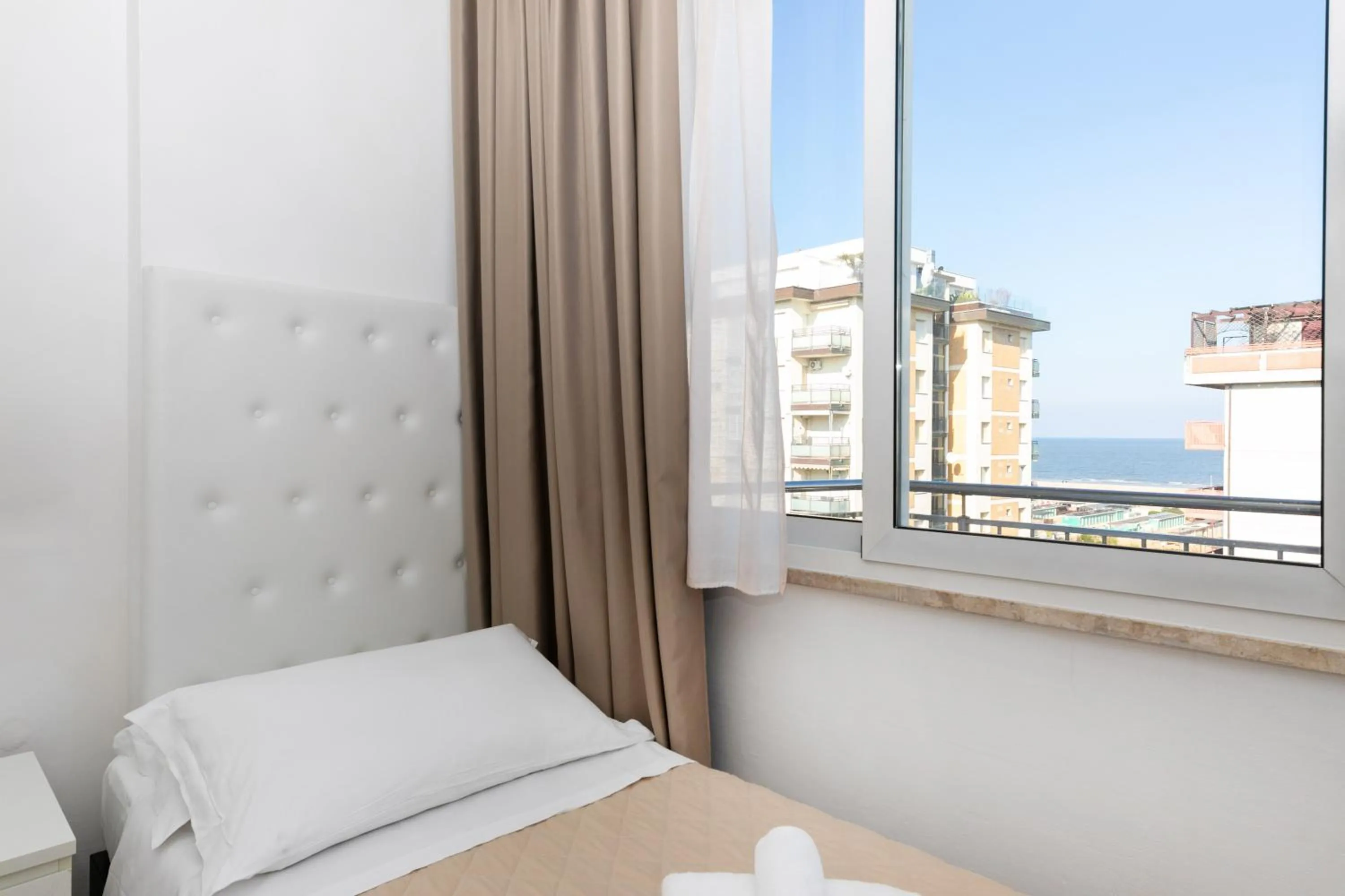 Bedroom, Bed in Hotel La Perla Rimini