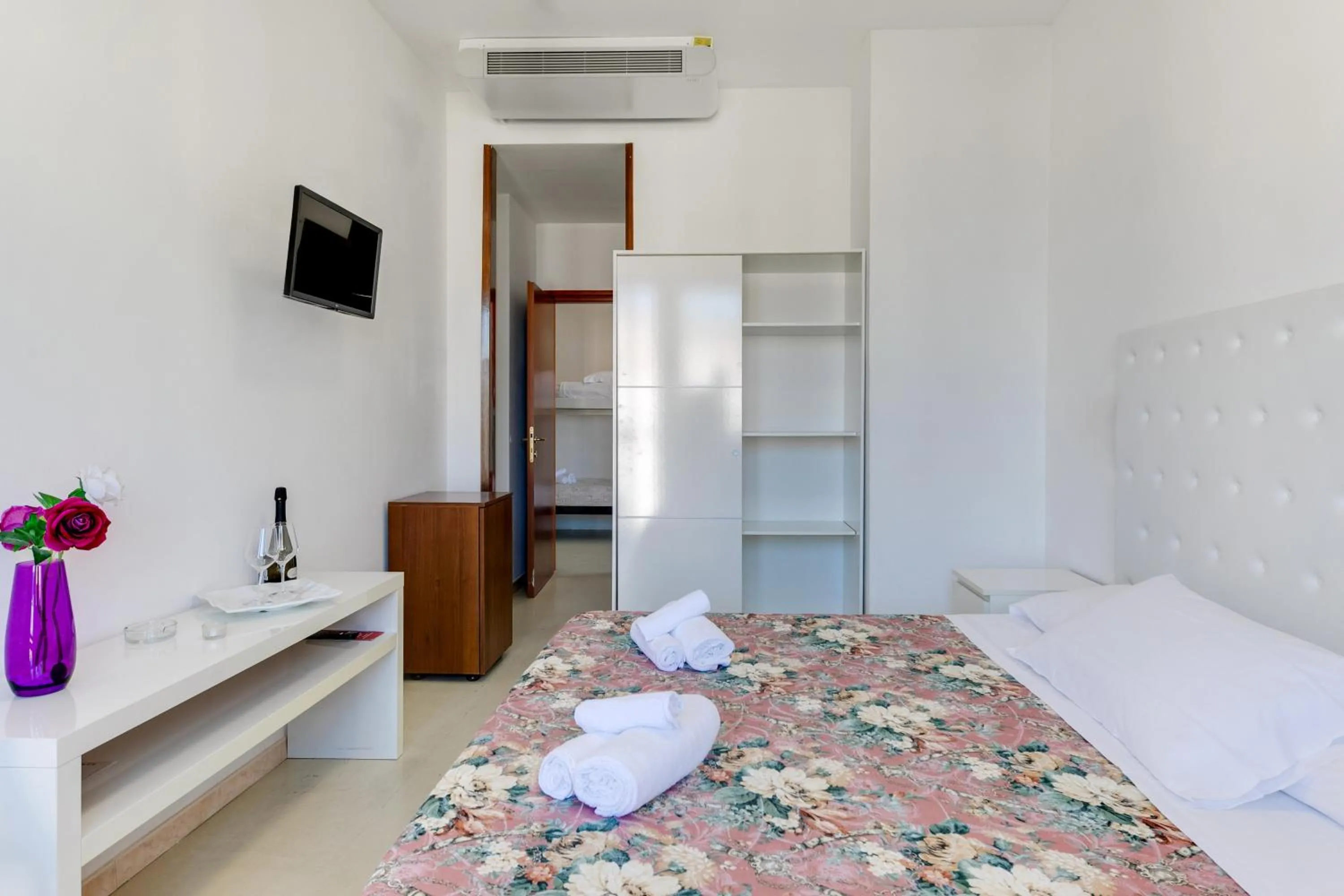 Bedroom, Bed in Hotel La Perla Rimini