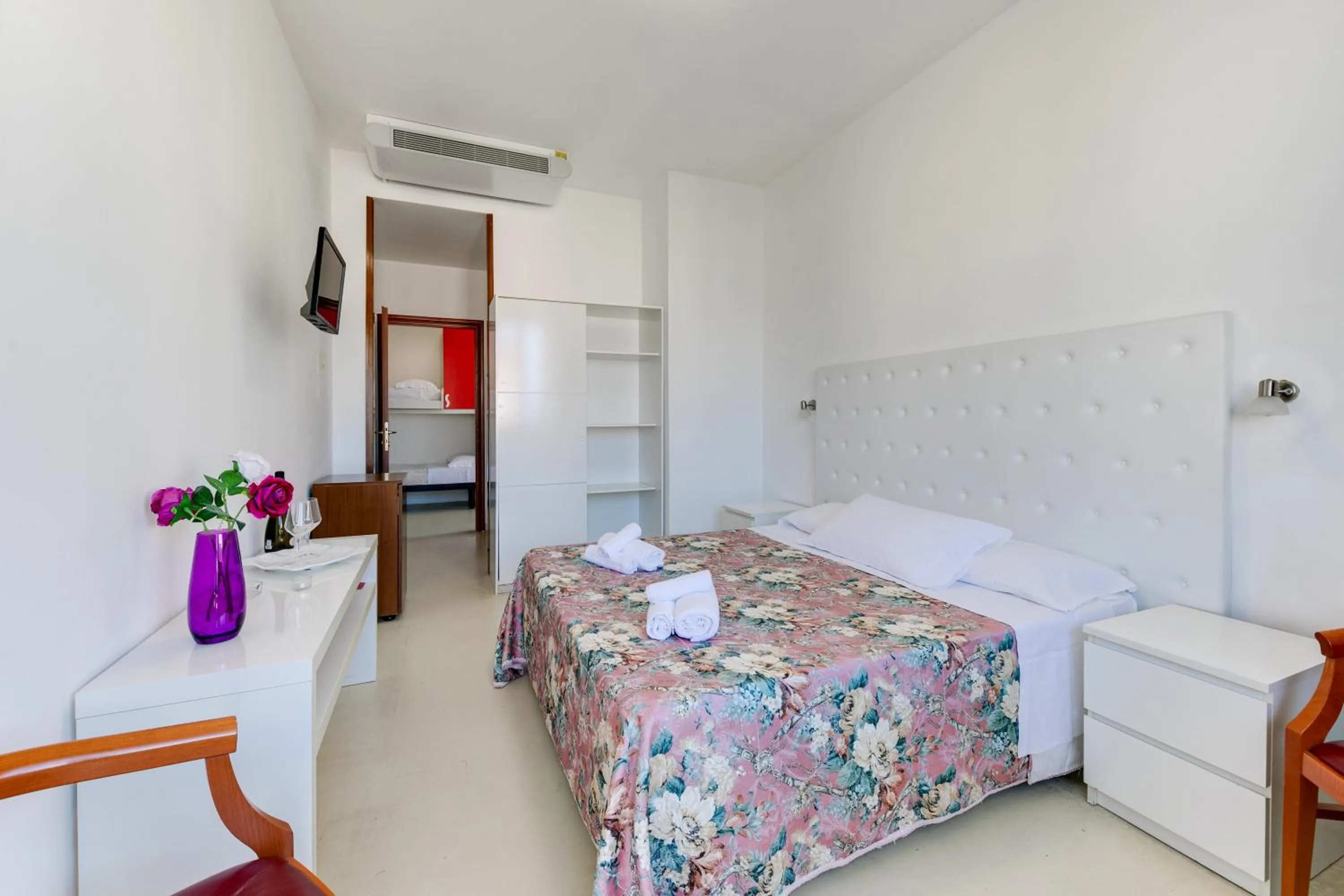 Bedroom, Bed in Hotel La Perla Rimini