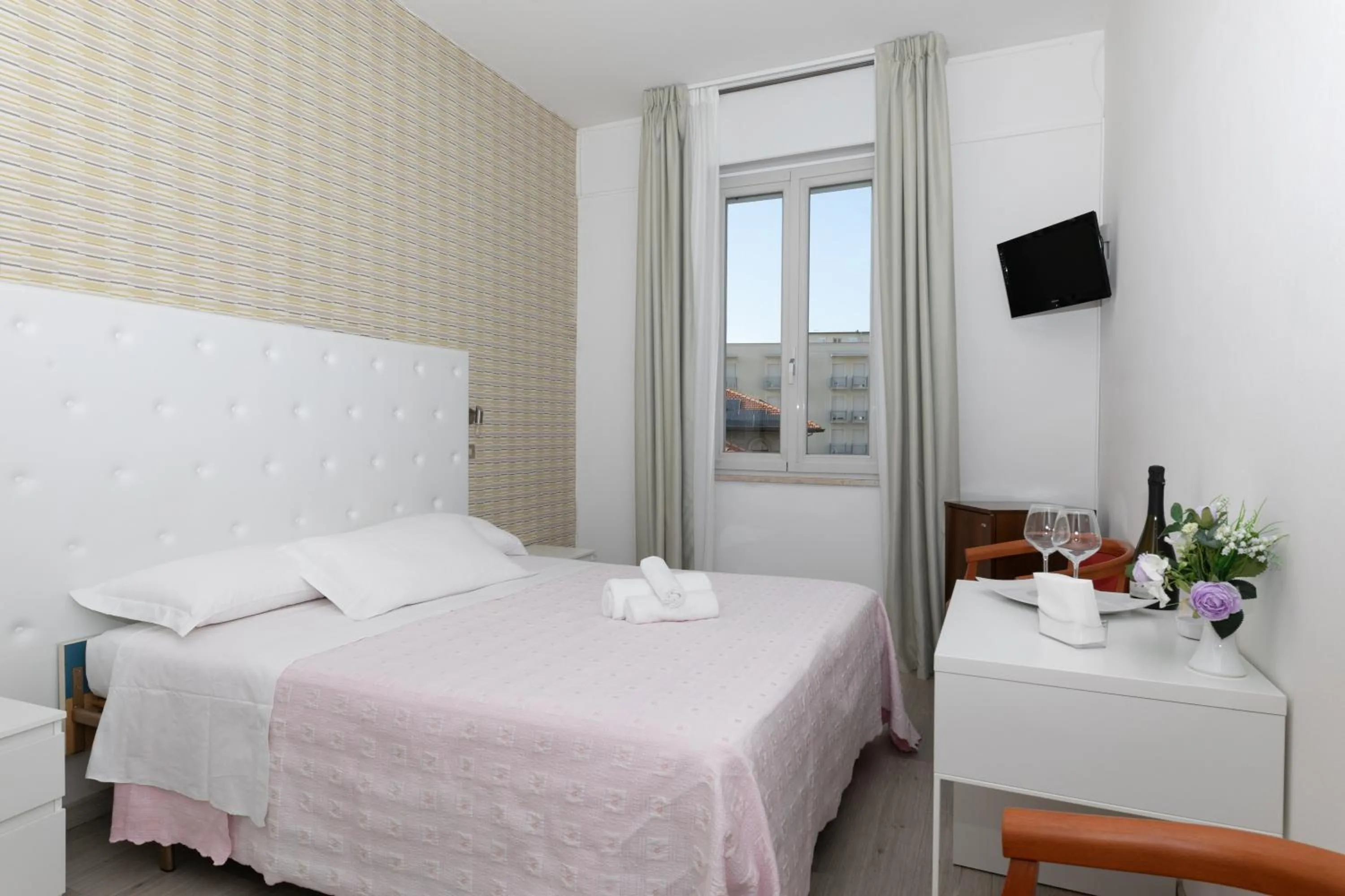 Bedroom, Bed in Hotel La Perla Rimini