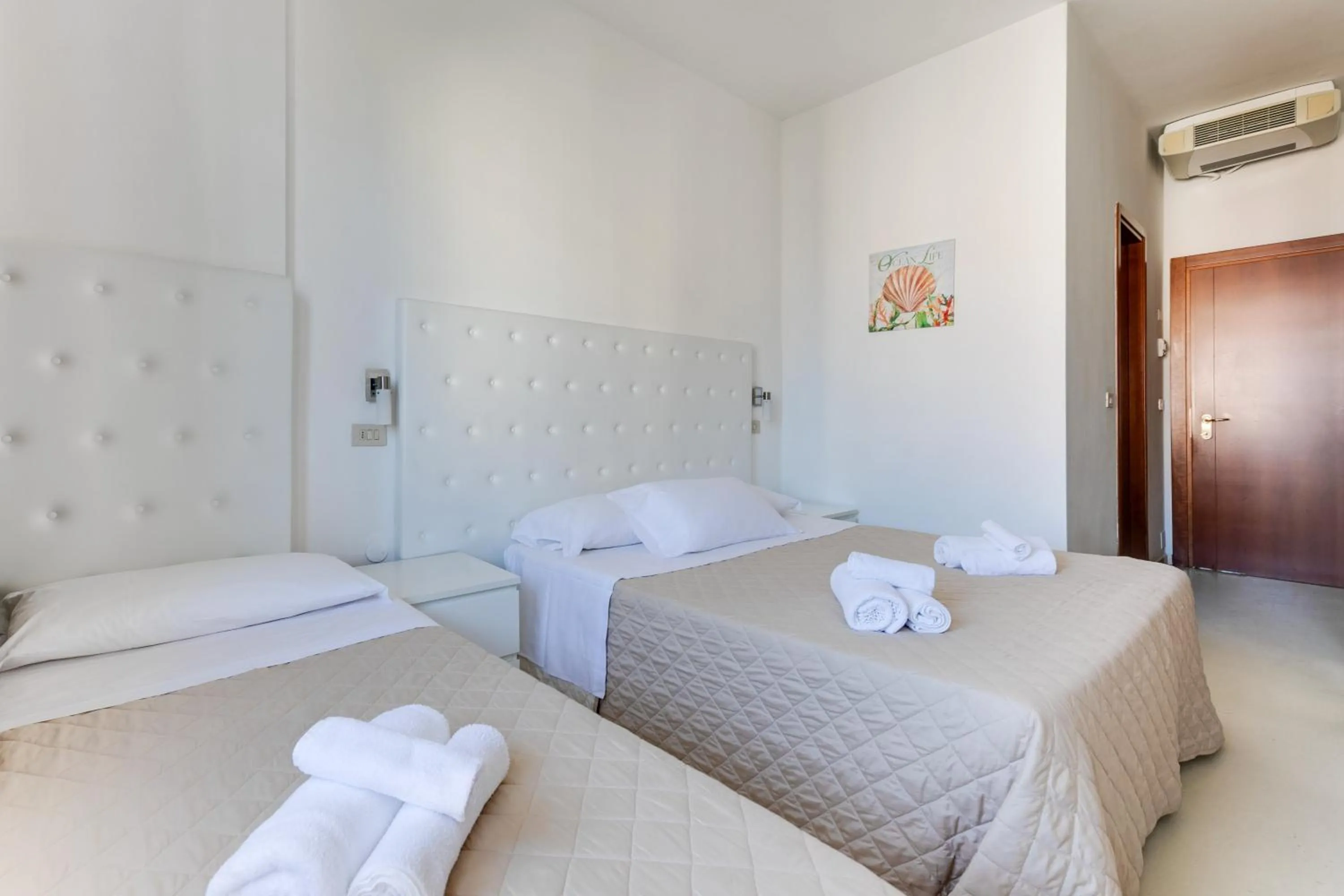 Bedroom, Bed in Hotel La Perla Rimini