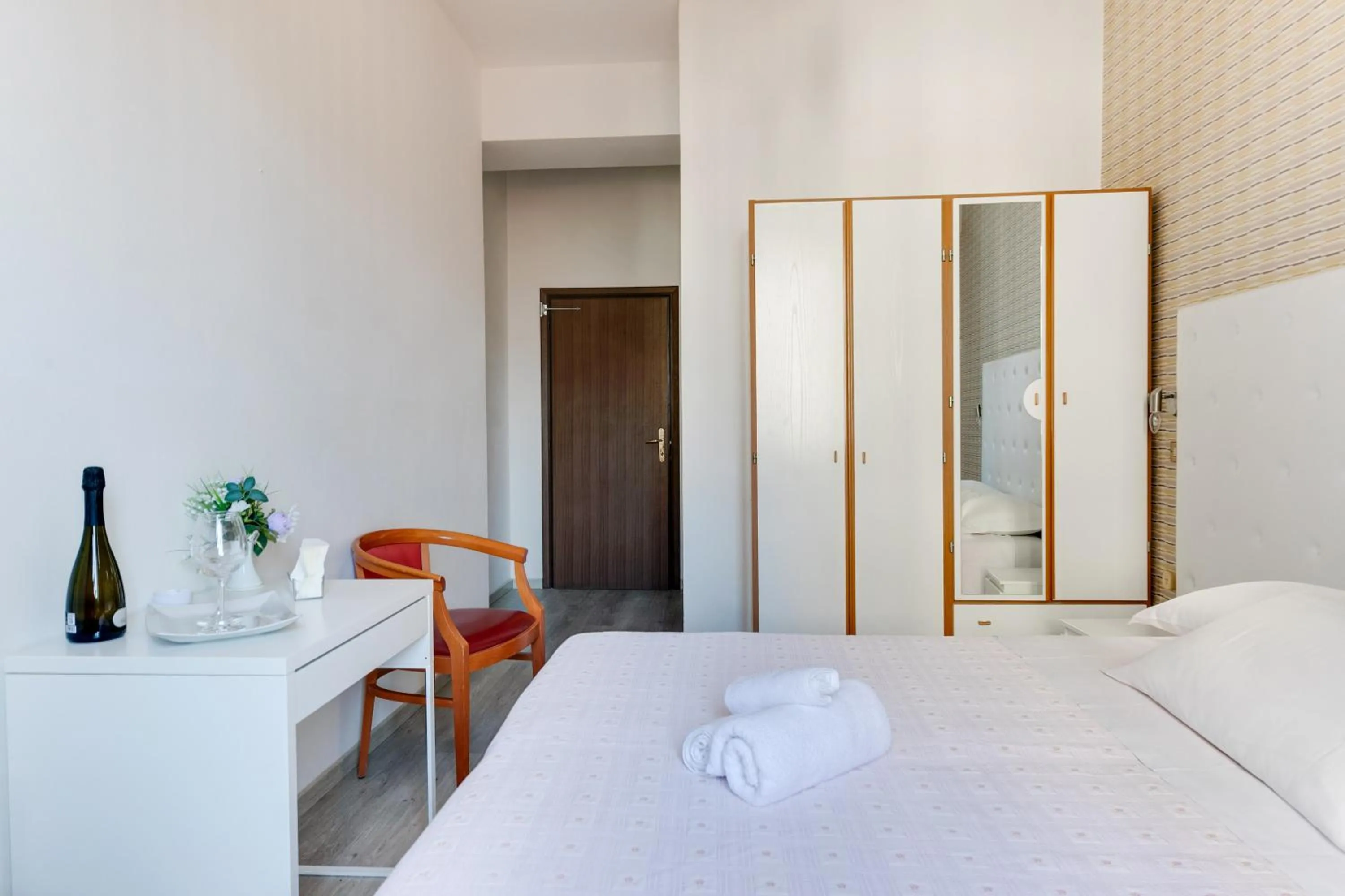 Bedroom, Bed in Hotel La Perla Rimini