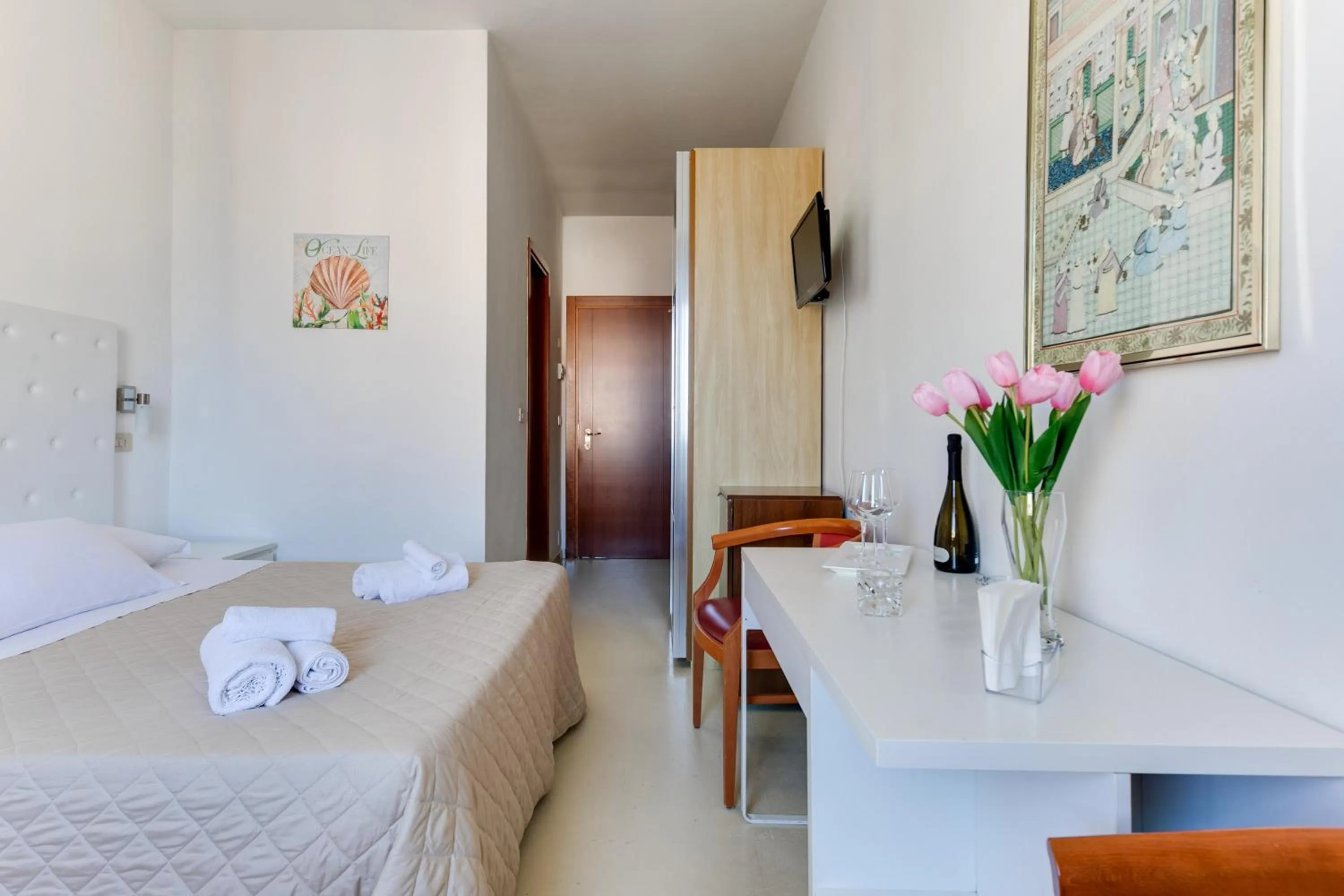 Bedroom, Bed in Hotel La Perla Rimini